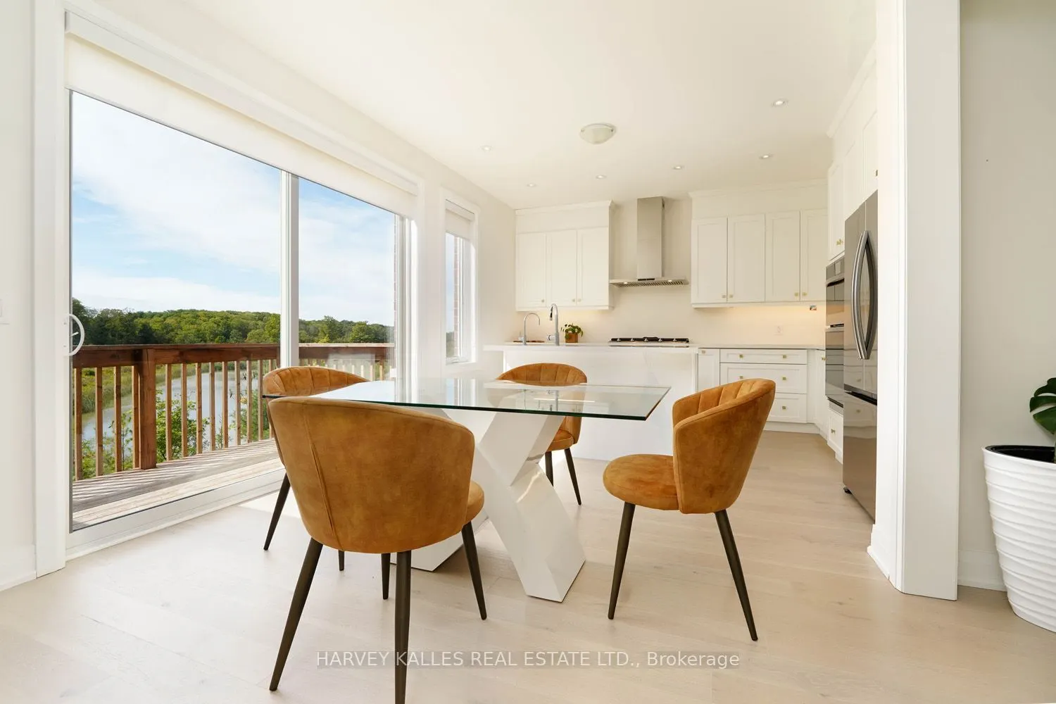 253 Seaview Heights #Main Floor