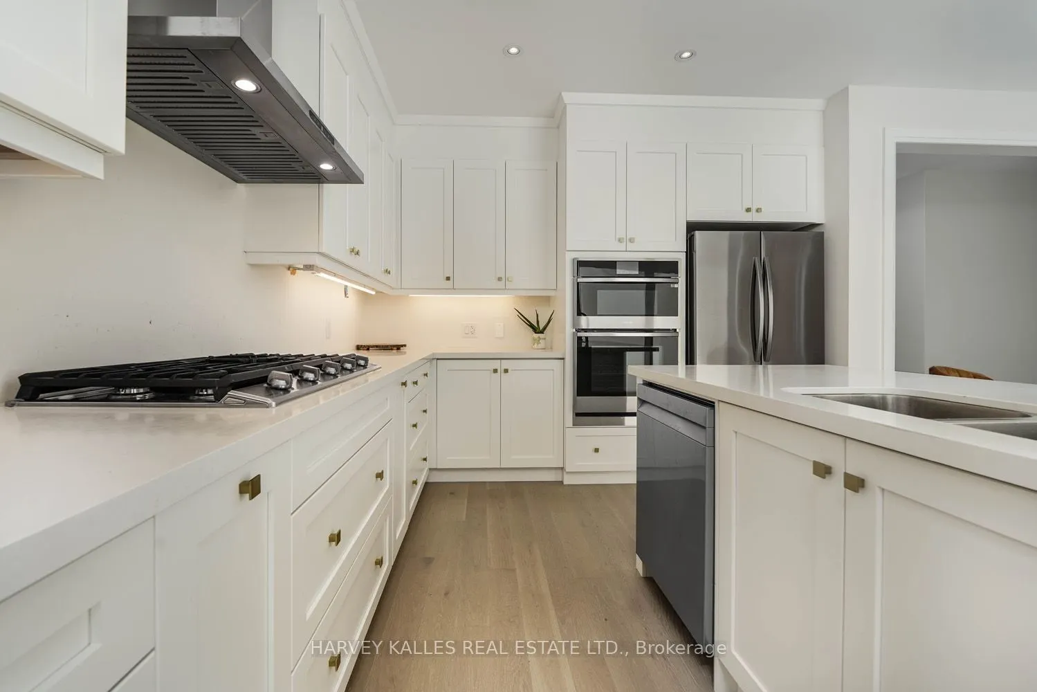 253 Seaview Heights #Main Floor