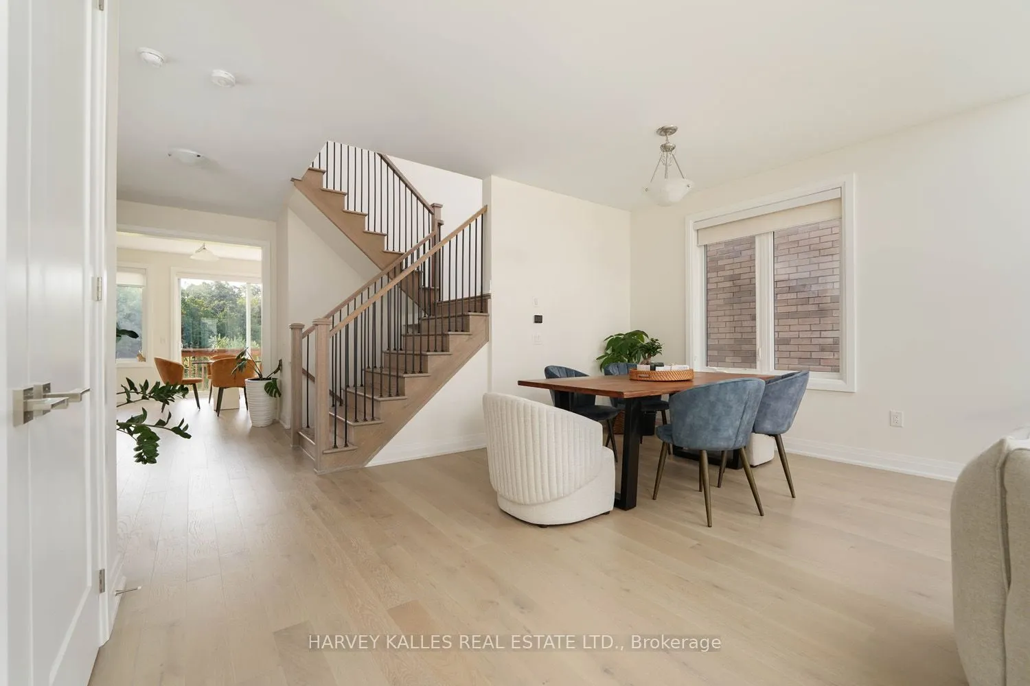 253 Seaview Heights #Main Floor