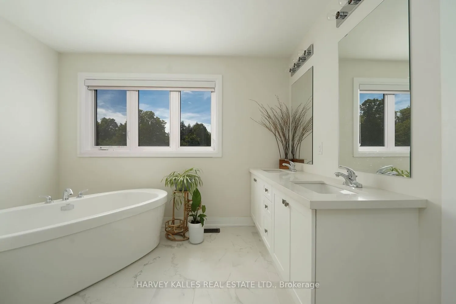 253 Seaview Heights #Main Floor