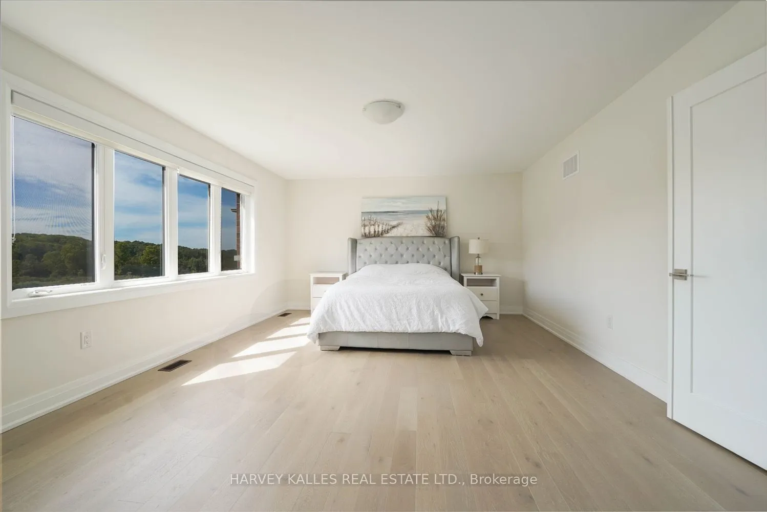 253 Seaview Heights #Main Floor