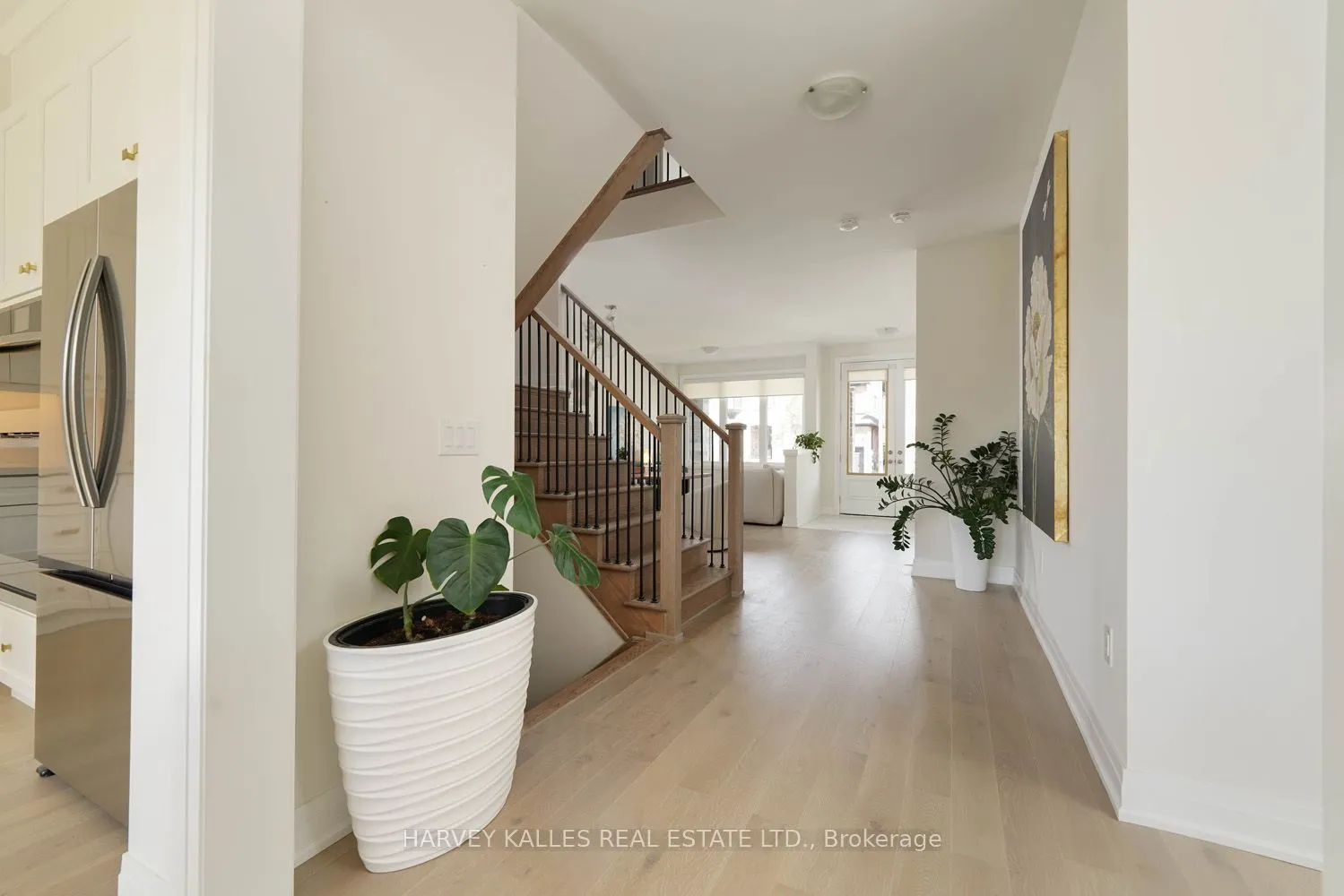 253 Seaview Heights #Main Floor