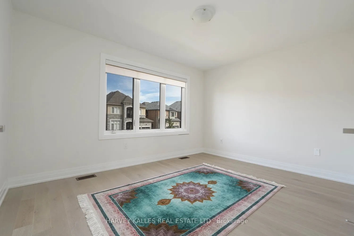 253 Seaview Heights #Main Floor
