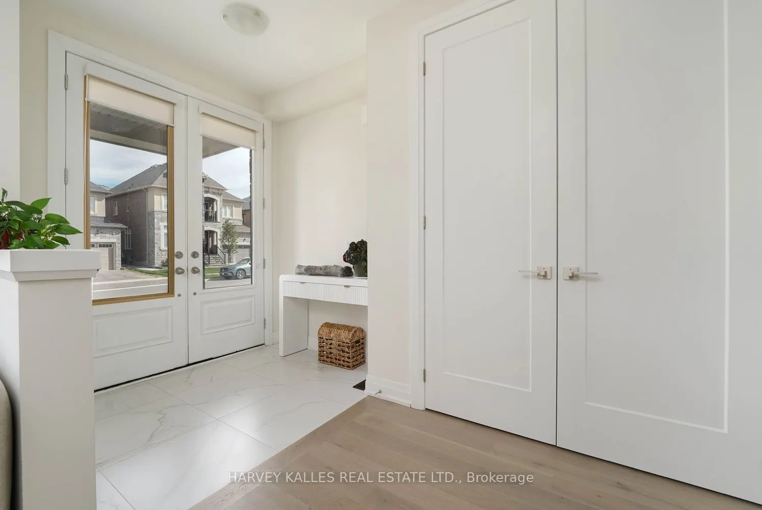 253 Seaview Heights #Main Floor