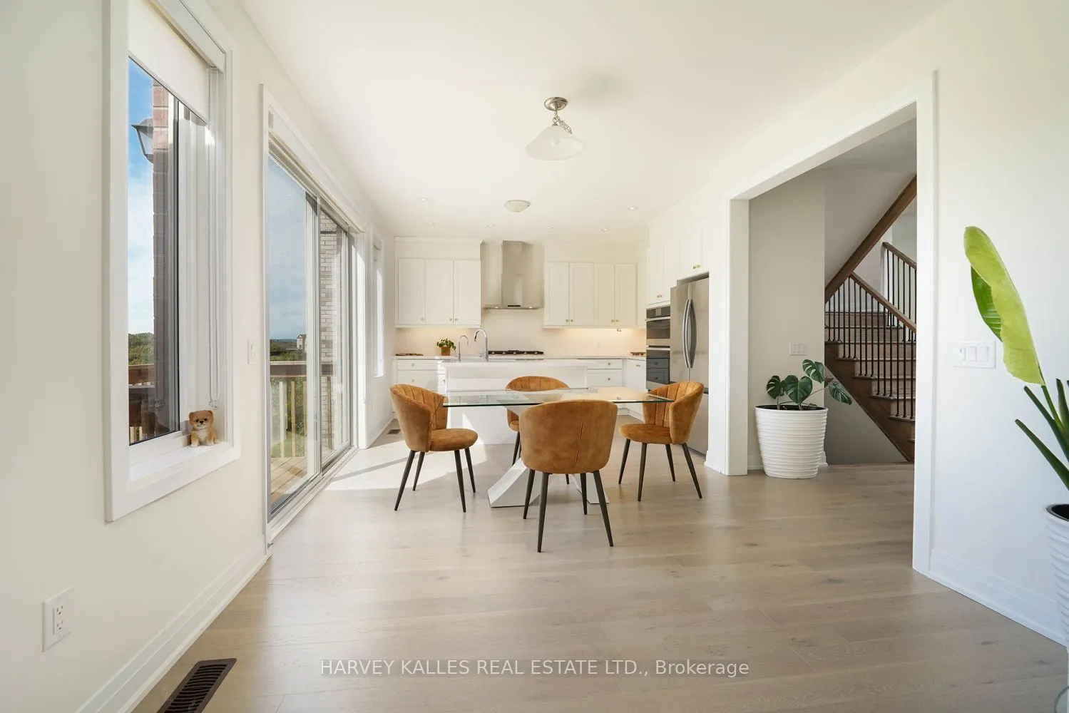 253 Seaview Heights #Main Floor