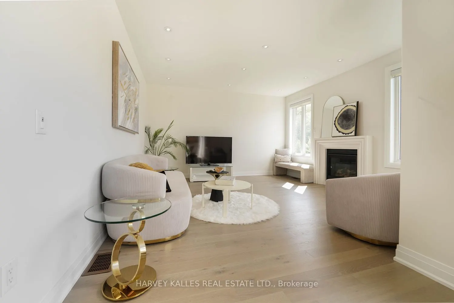 253 Seaview Heights #Main Floor