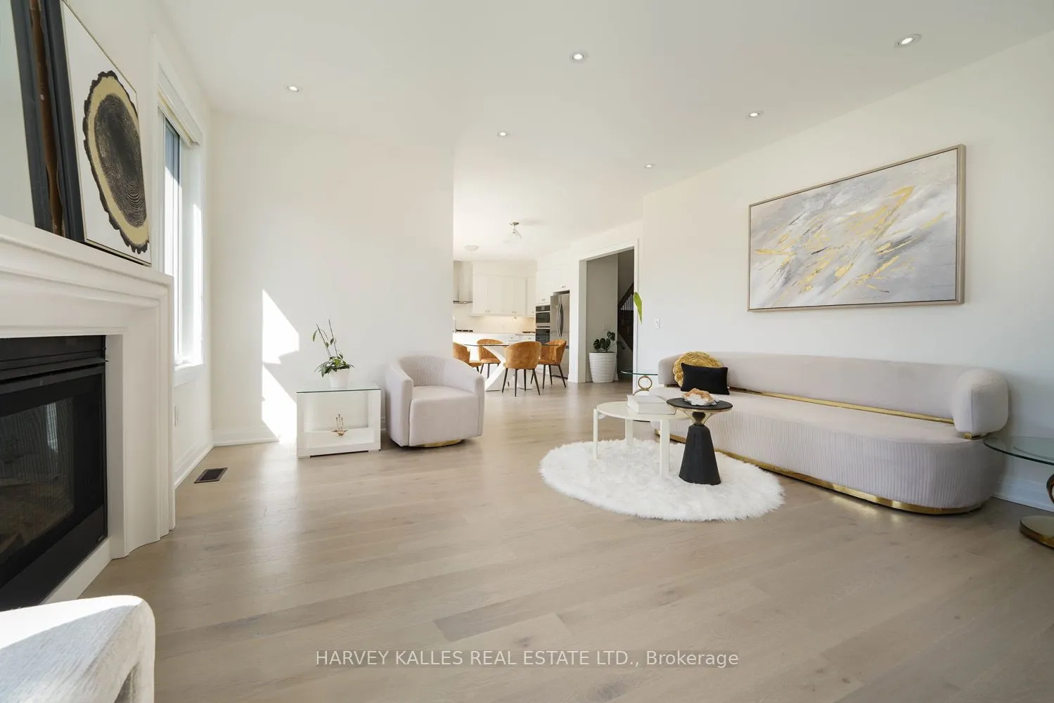 253 Seaview Heights #Main Floor