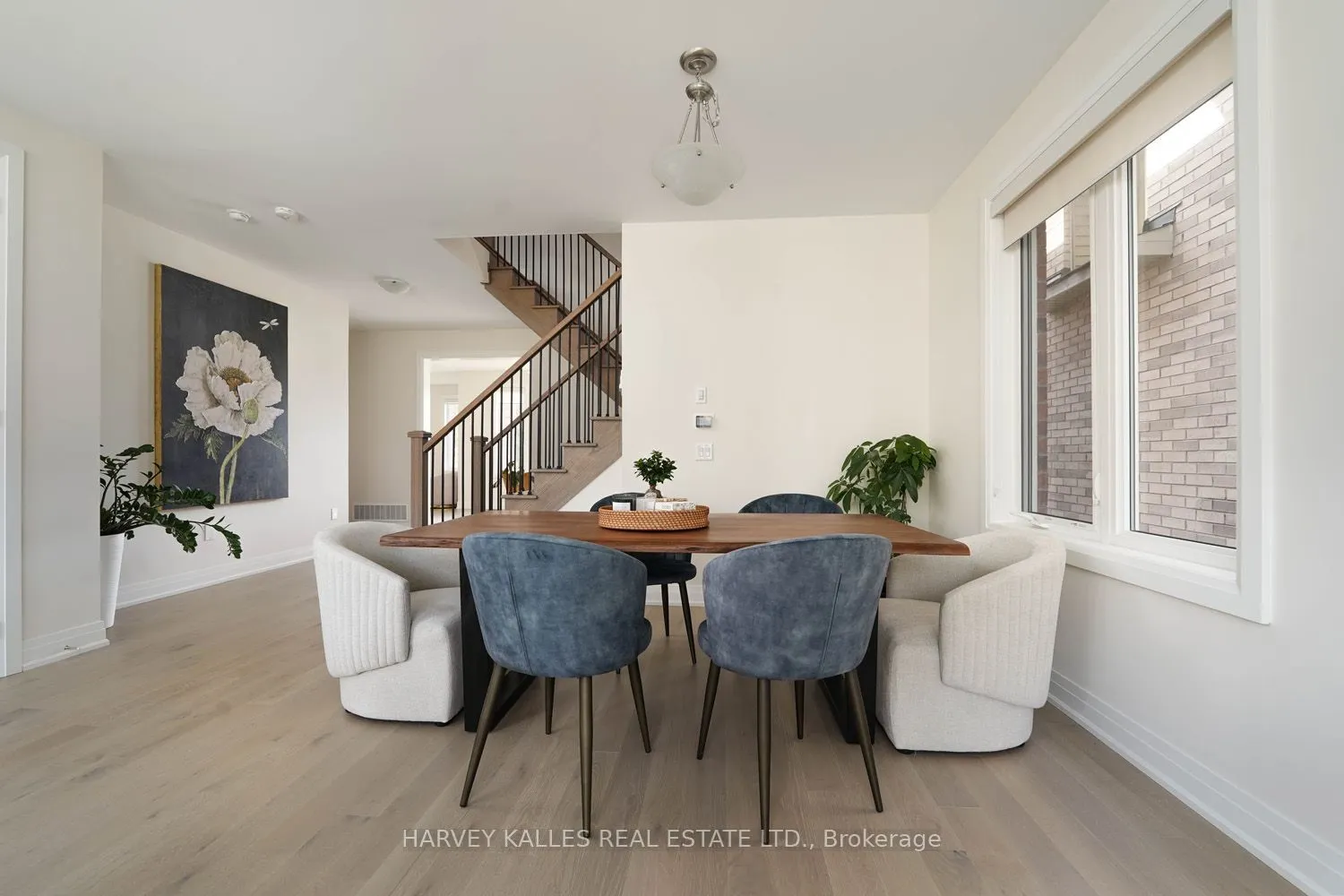253 Seaview Heights #Main Floor