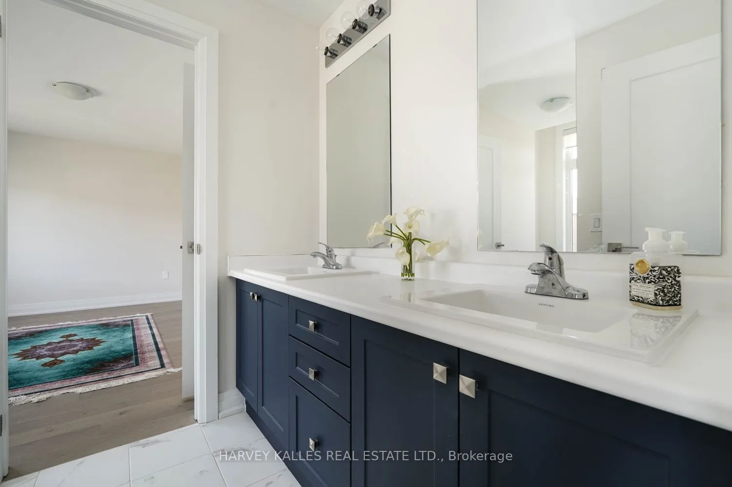 253 Seaview Heights #Main Floor