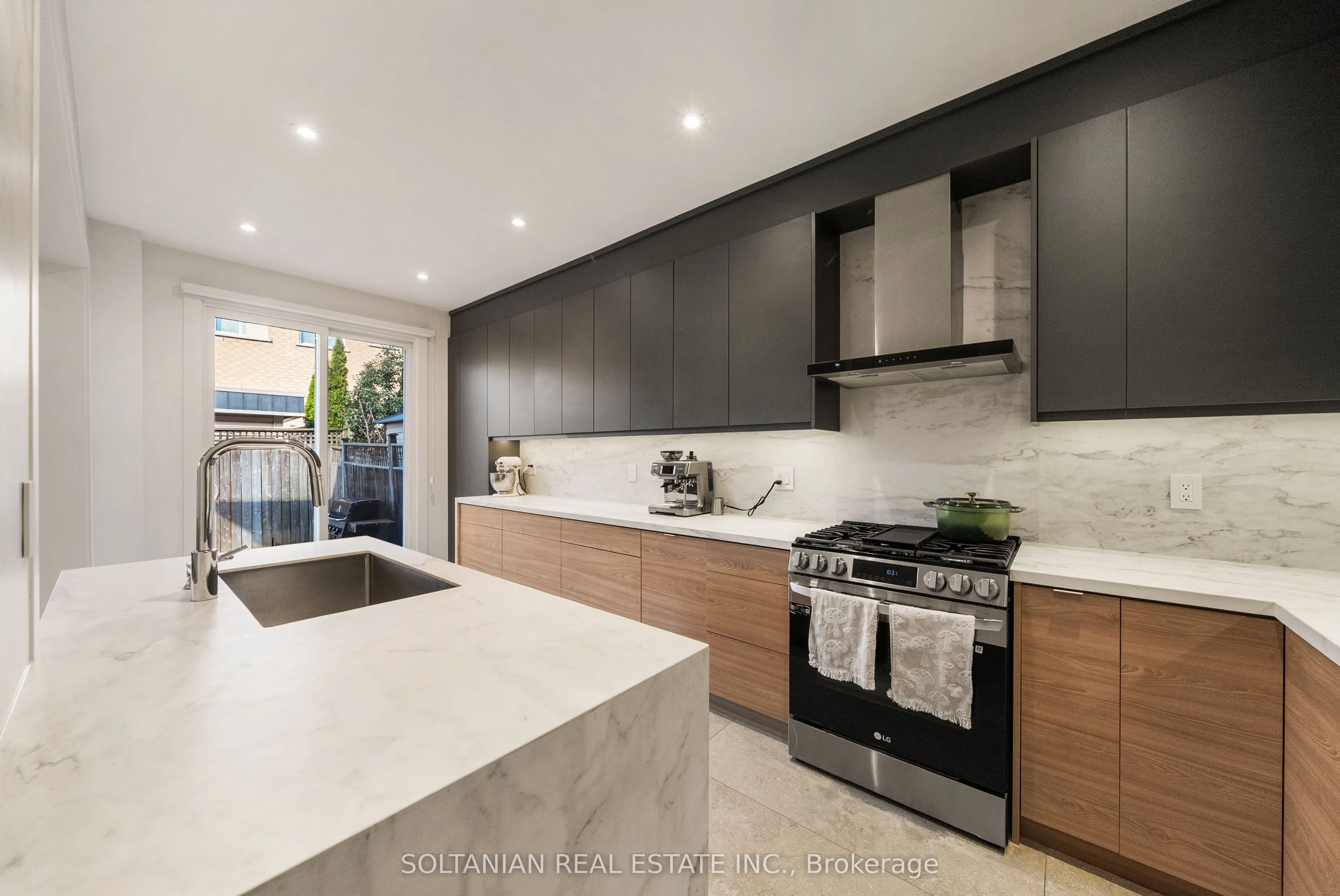 163 Wildberry Crescent