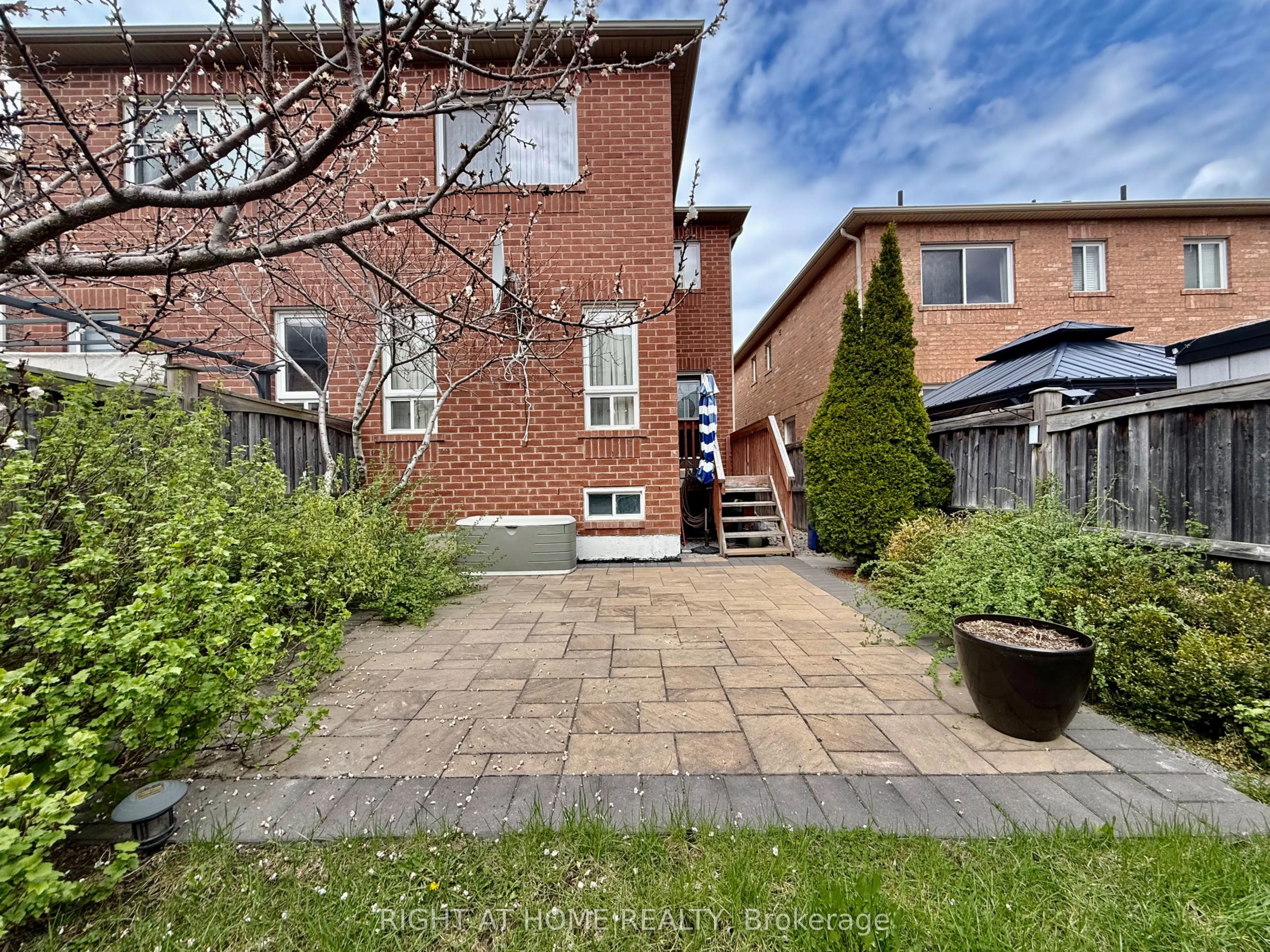 129 Four Seasons Crescent