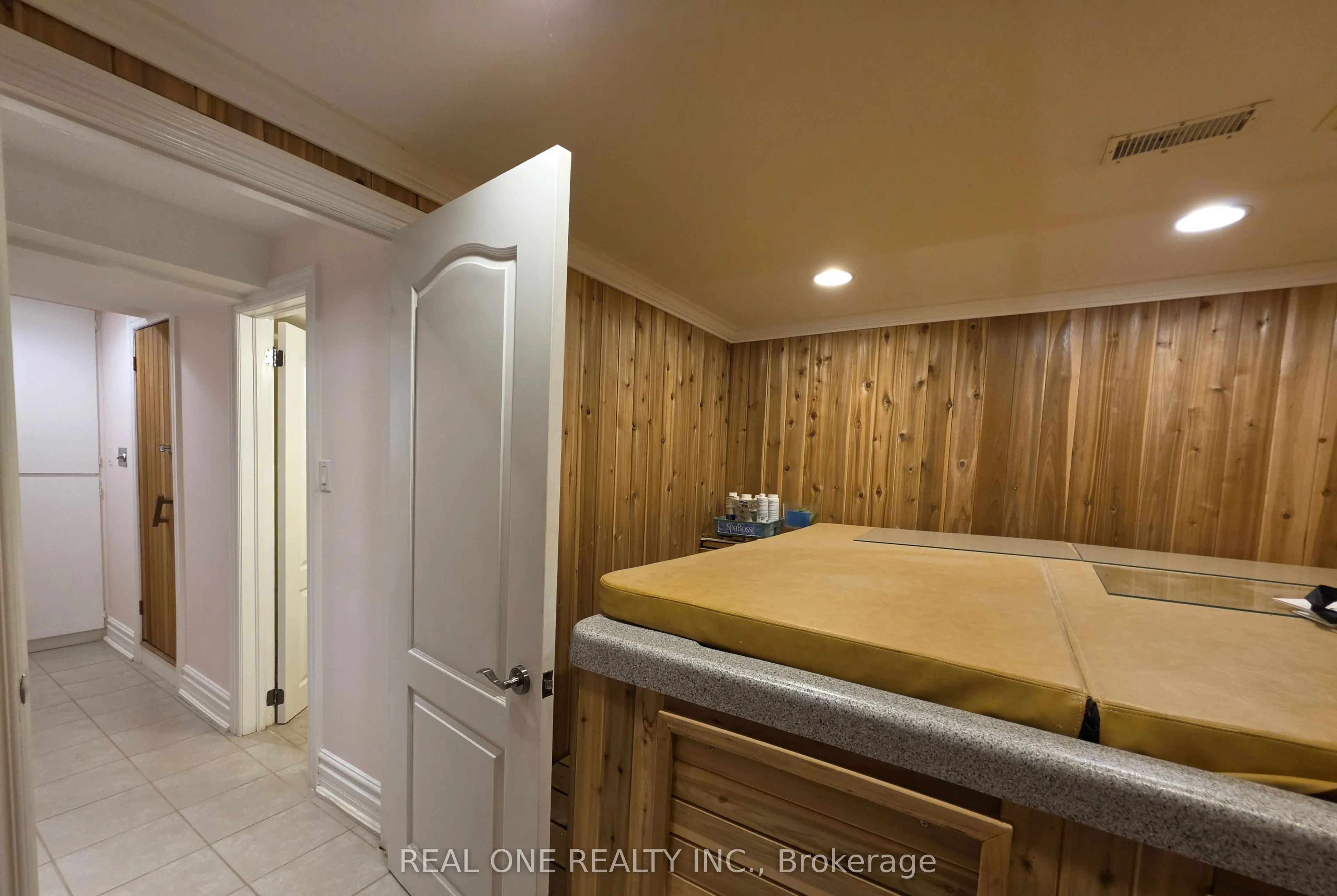 36 Wildrose Crescent E