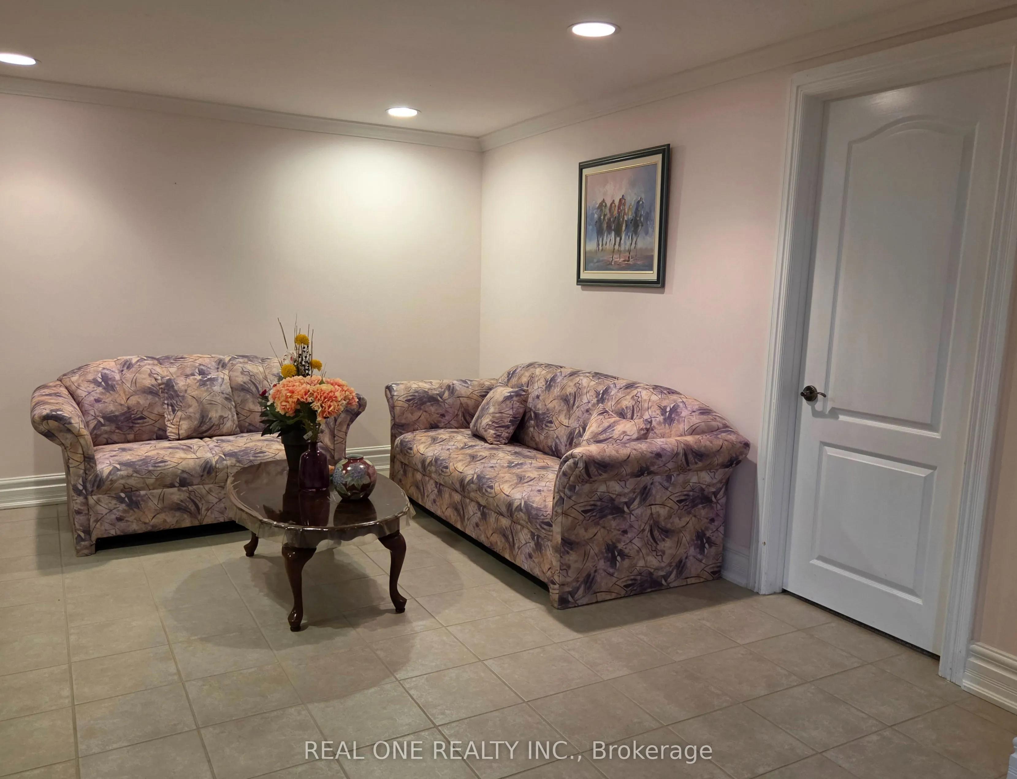 36 Wildrose Crescent E