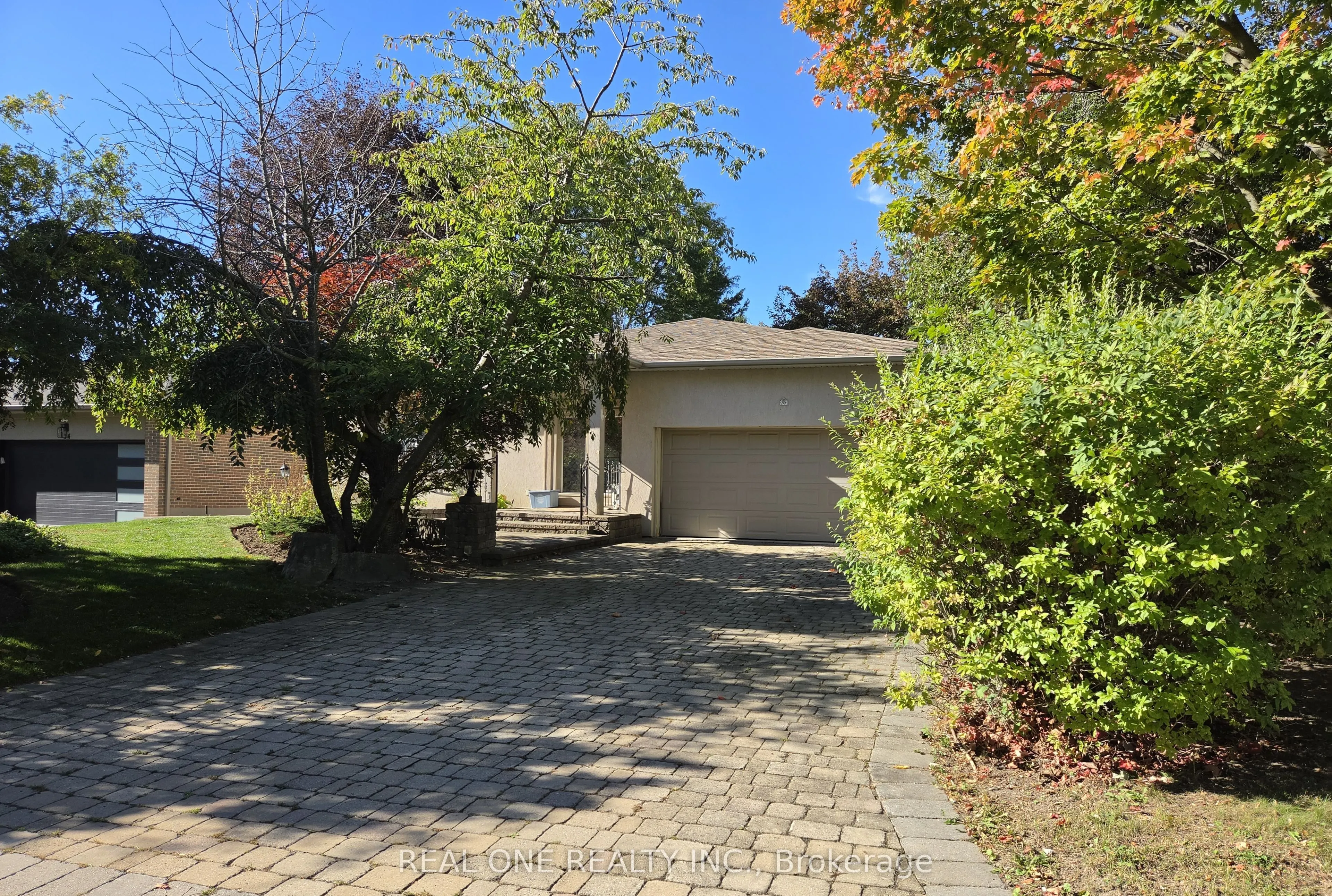 36 Wildrose Crescent E