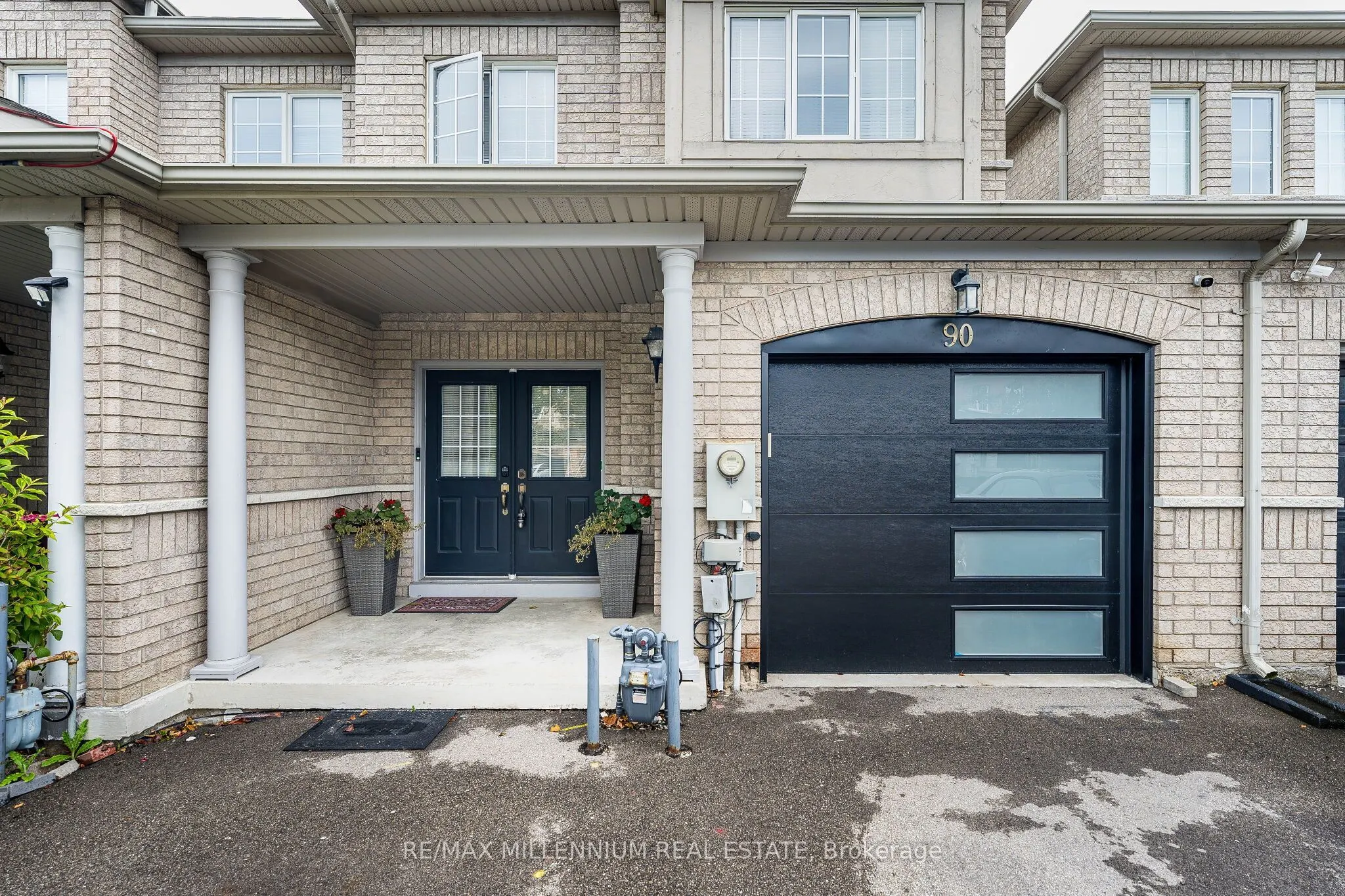 90 Ronan Crescent