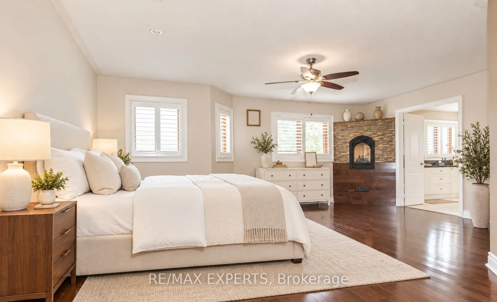 94 Royview Crescent