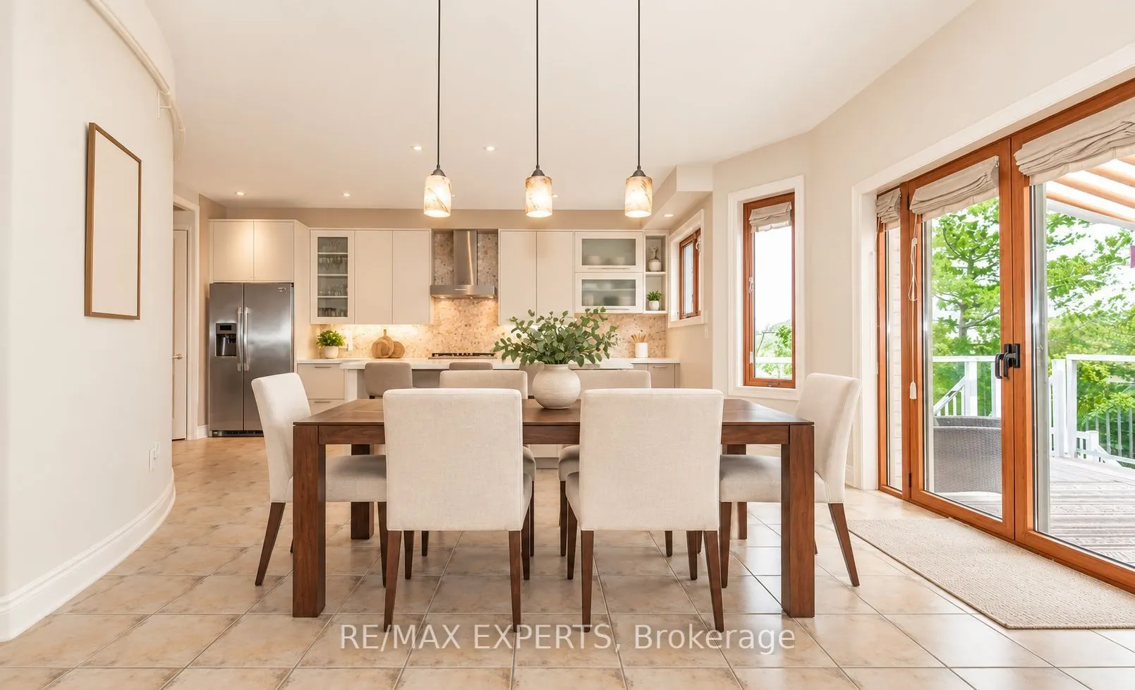 94 Royview Crescent