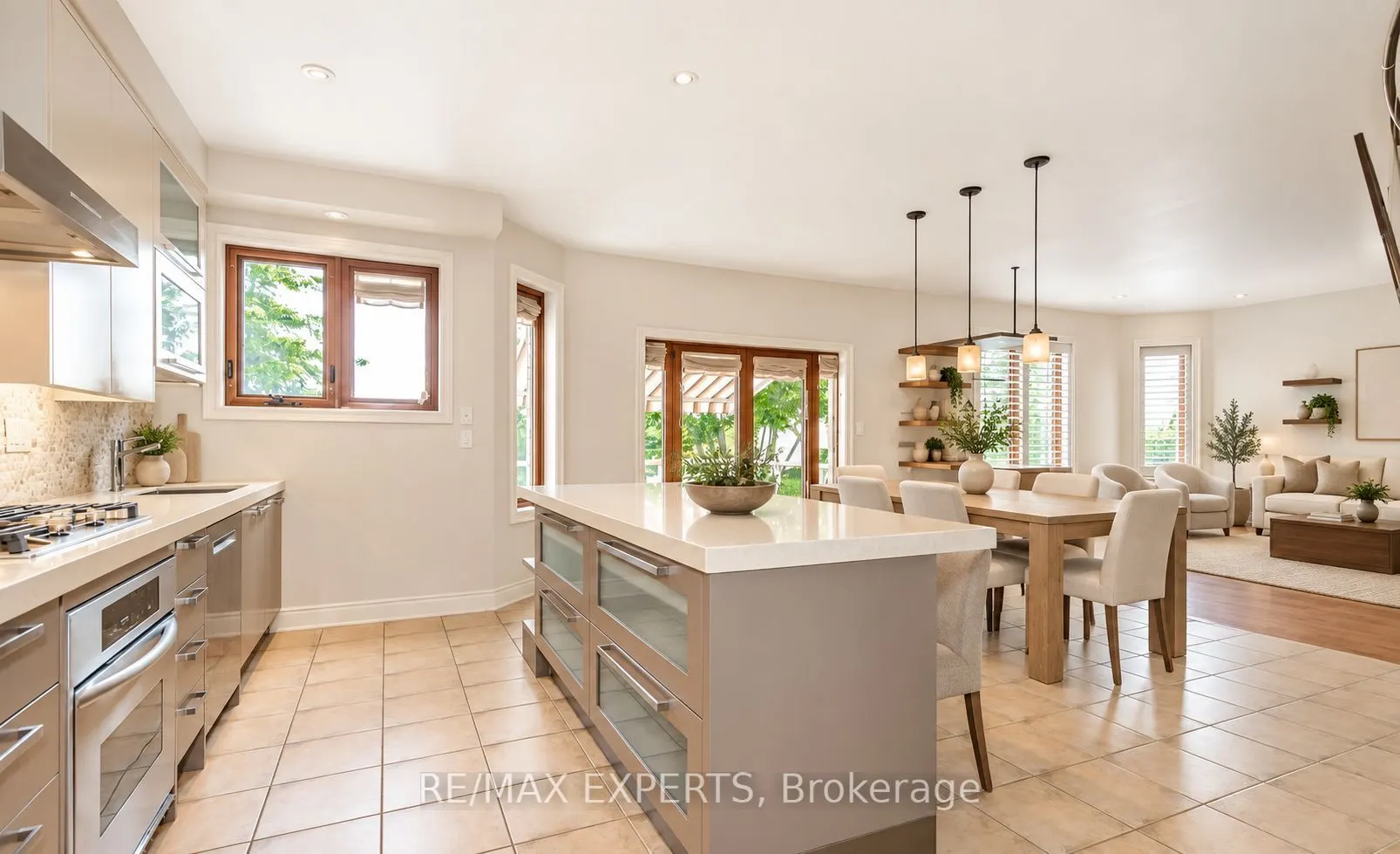 94 Royview Crescent