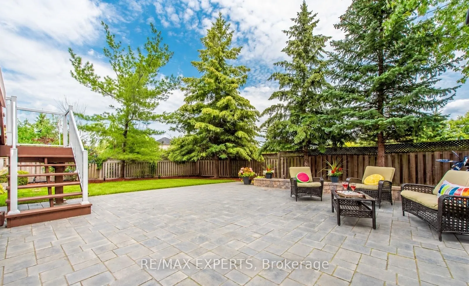 94 Royview Crescent