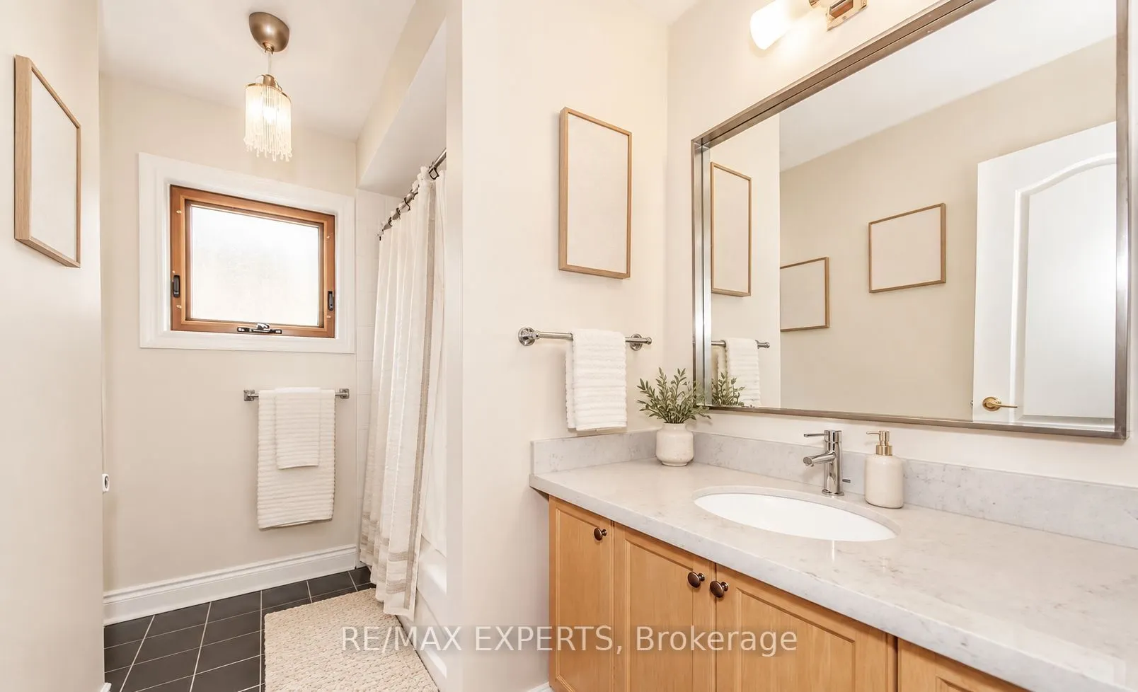 94 Royview Crescent