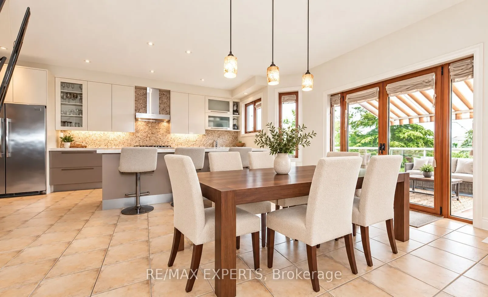 94 Royview Crescent