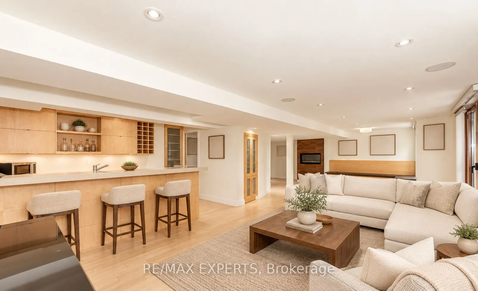 94 Royview Crescent