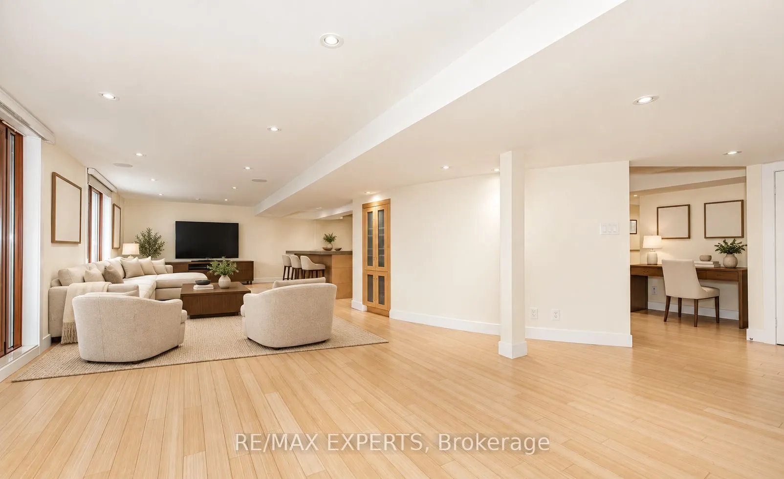 94 Royview Crescent