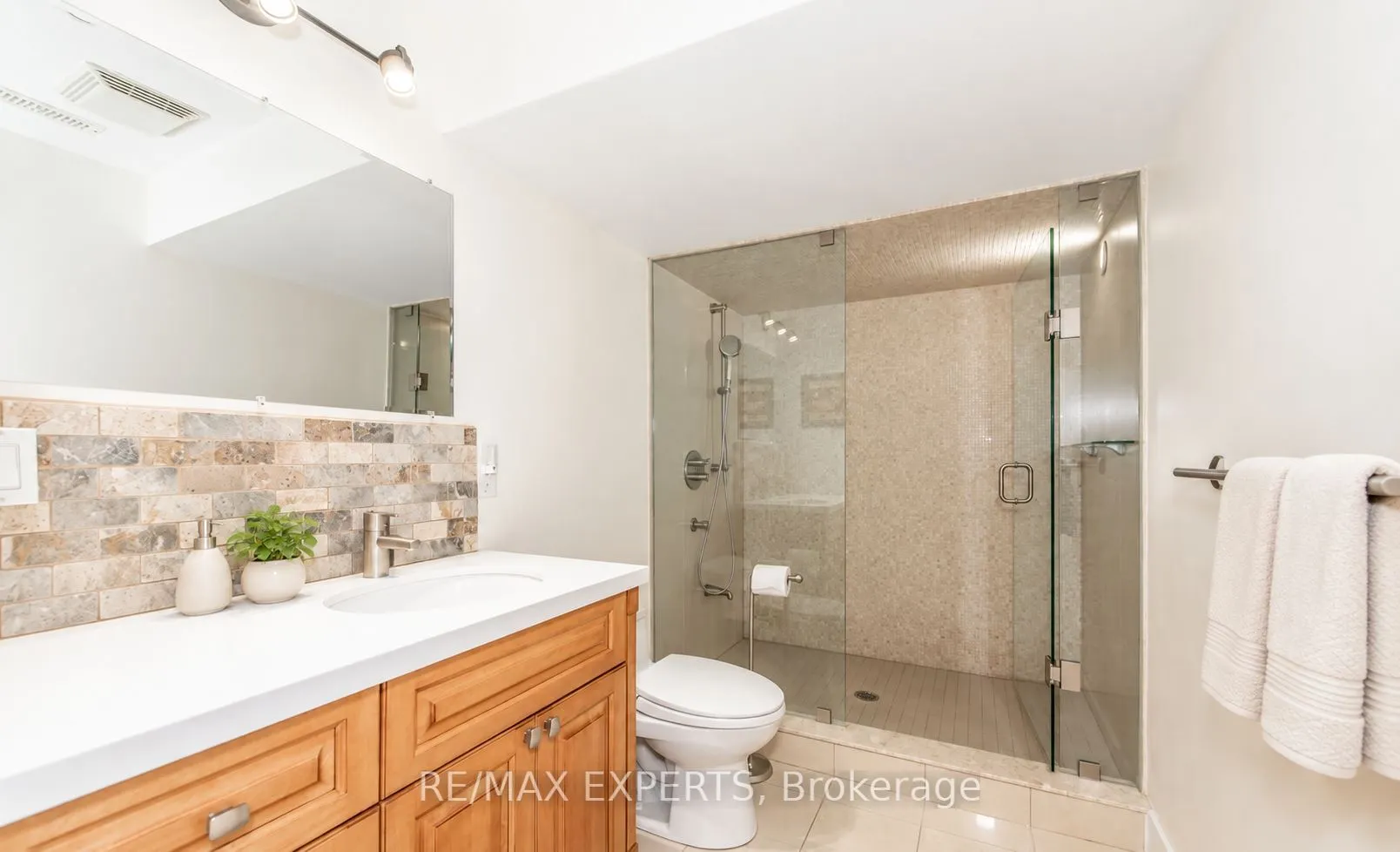 94 Royview Crescent