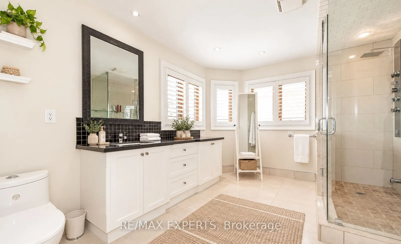 94 Royview Crescent