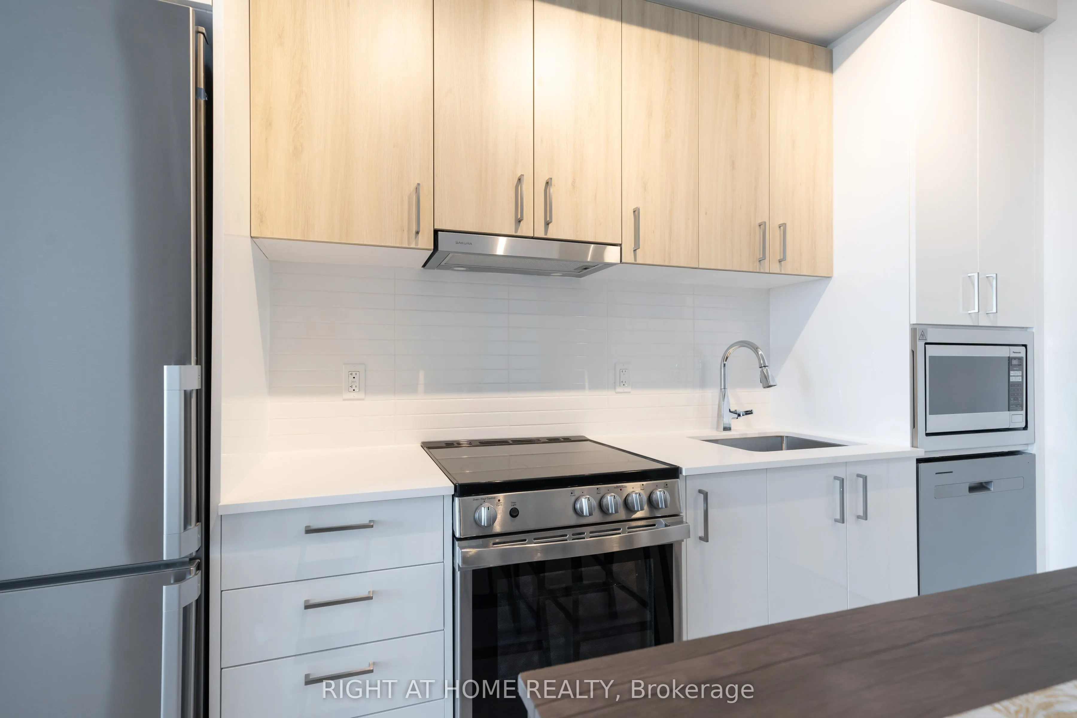 50 Upper Mall Way #2406