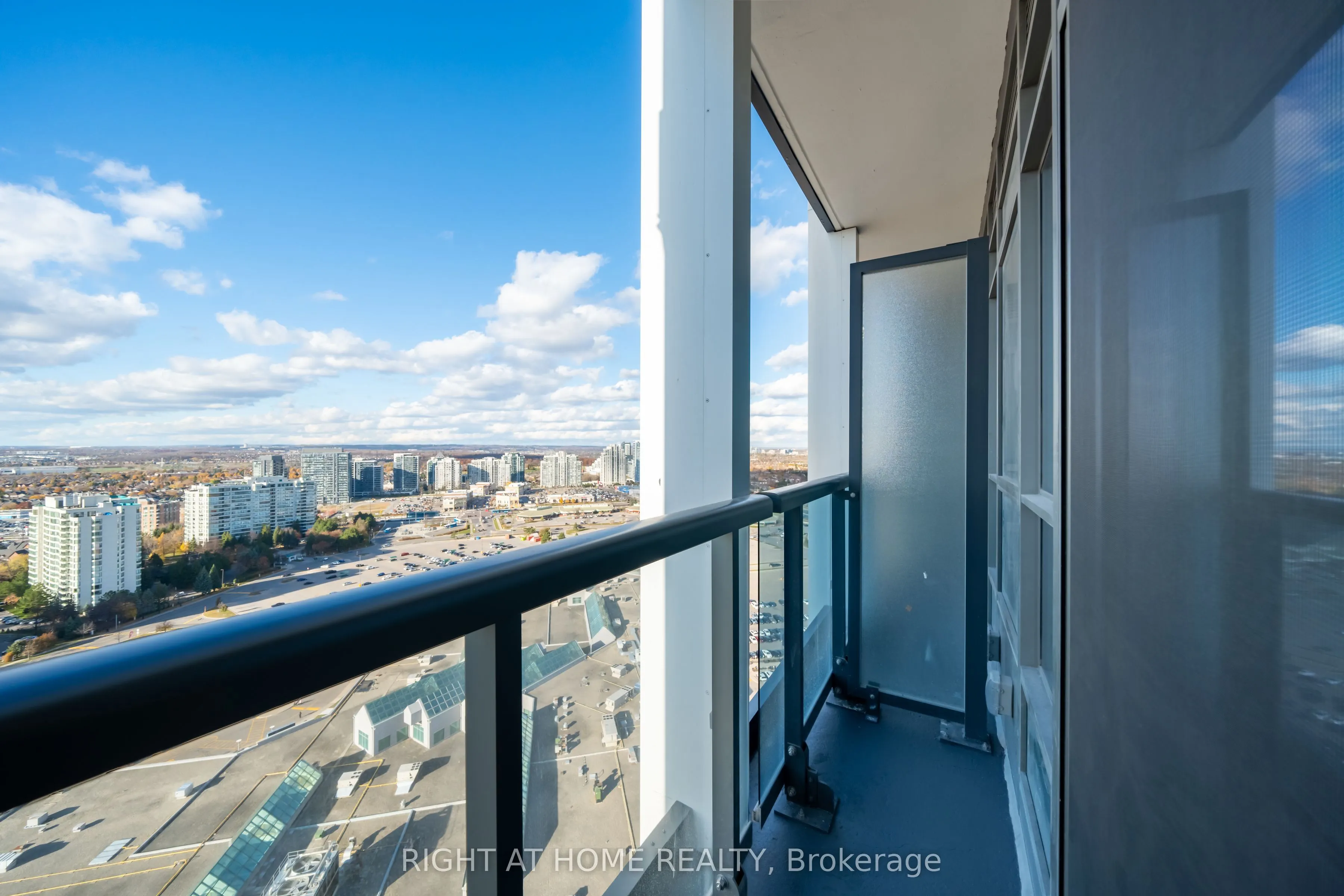 50 Upper Mall Way #2406