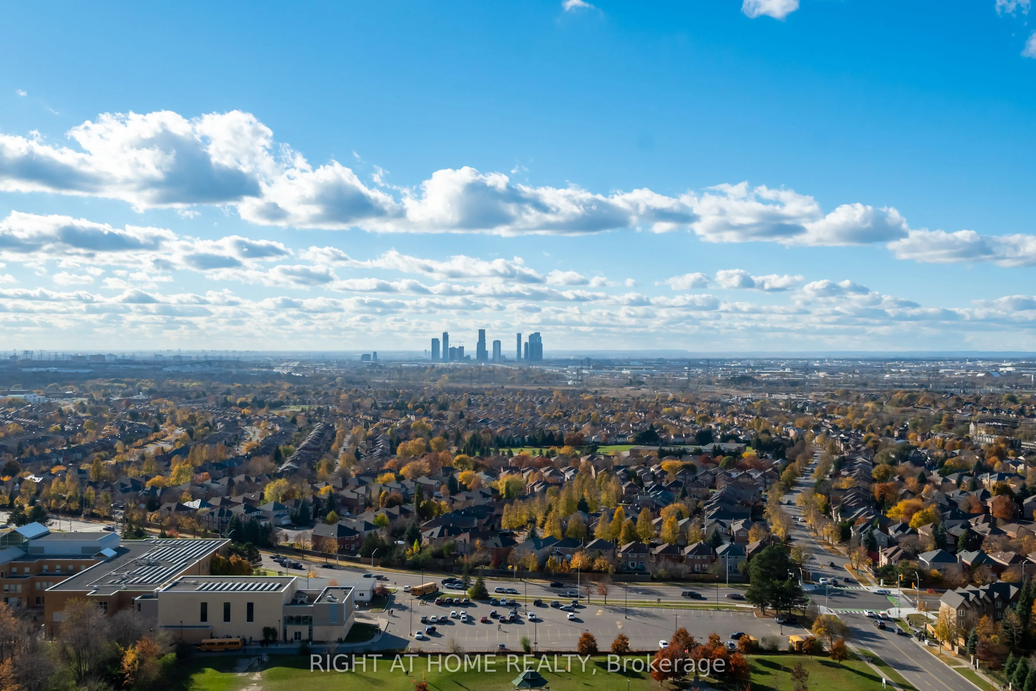 50 Upper Mall Way #2406