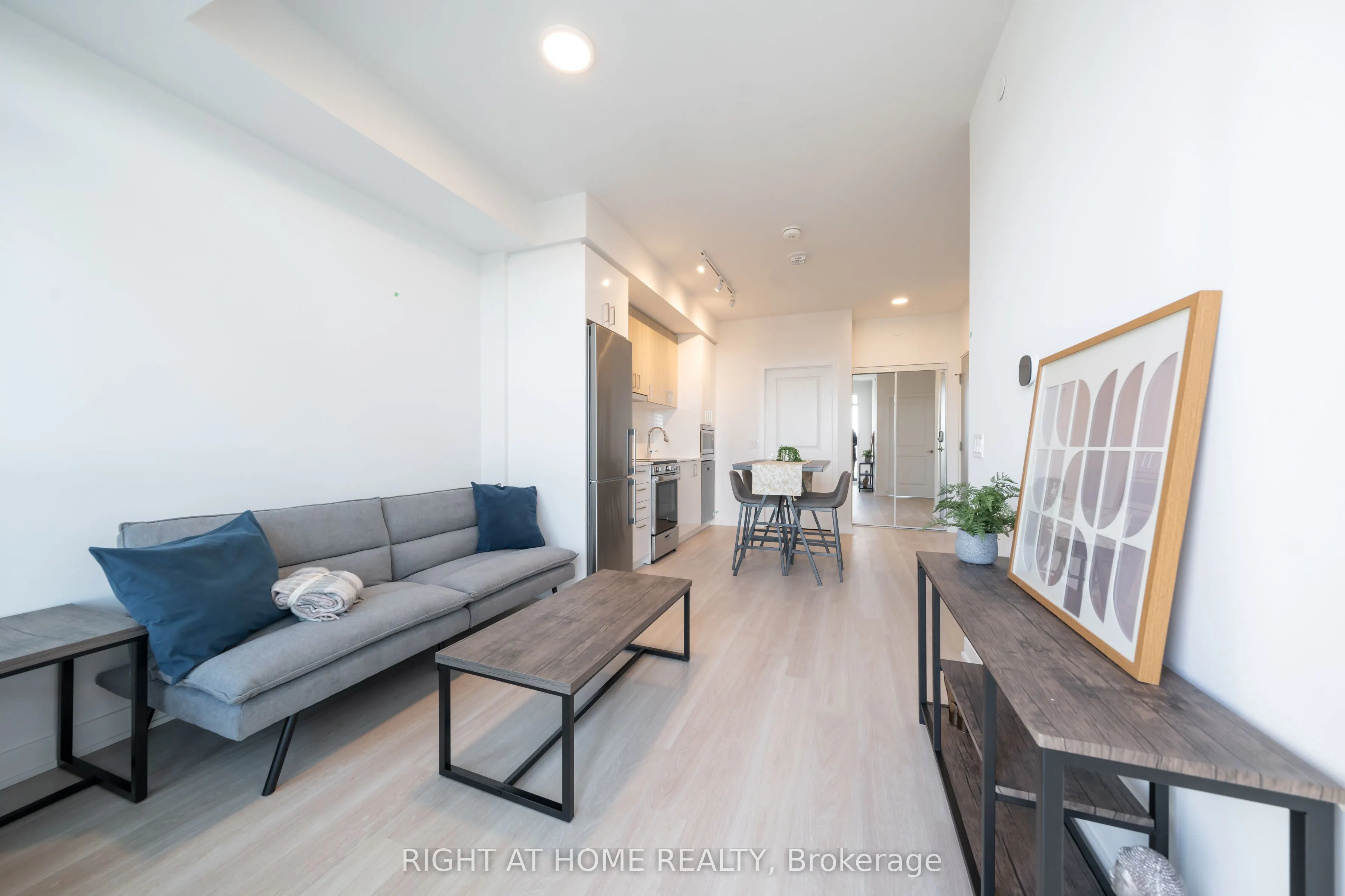 50 Upper Mall Way #2406