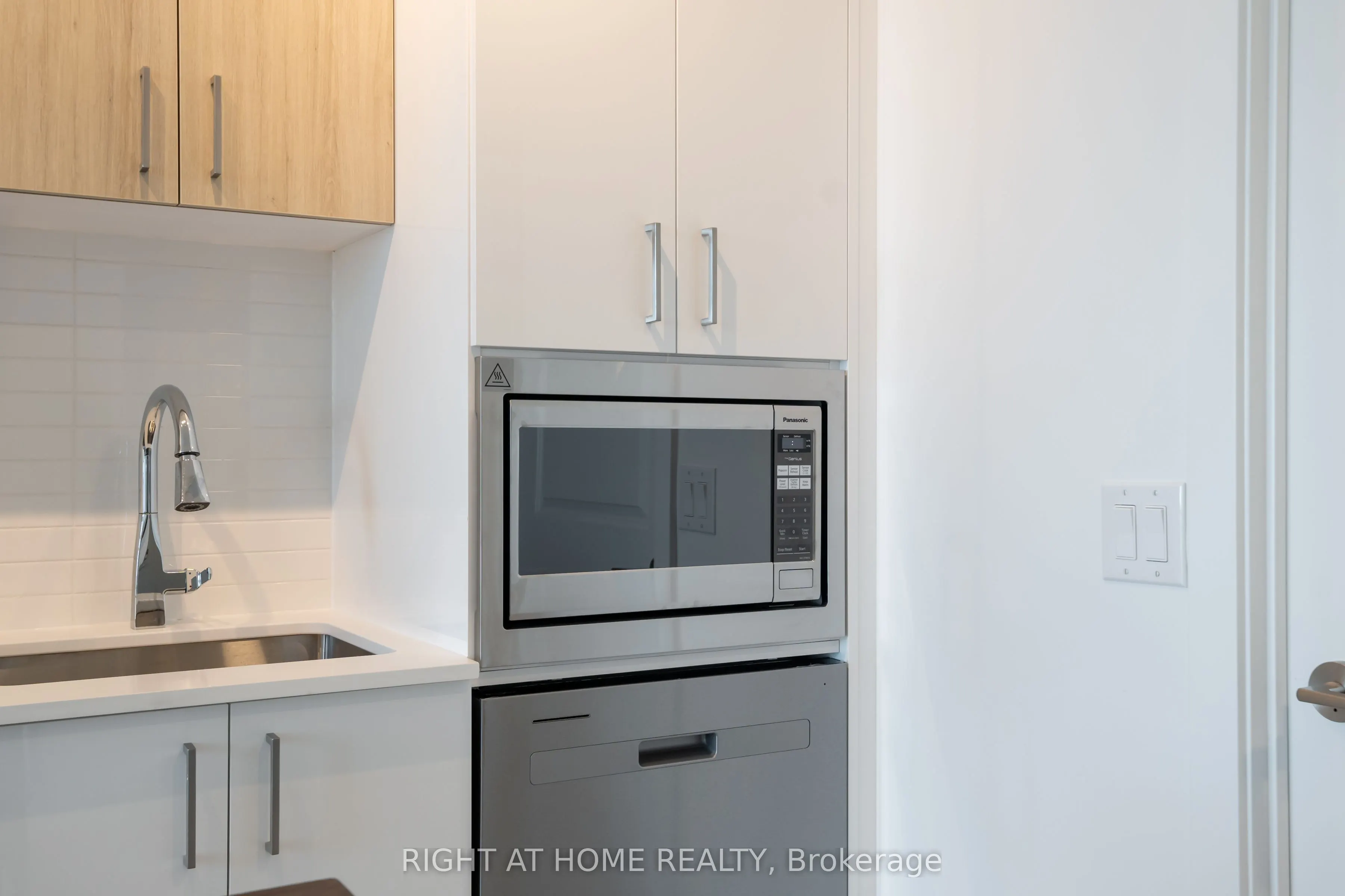 50 Upper Mall Way #2406