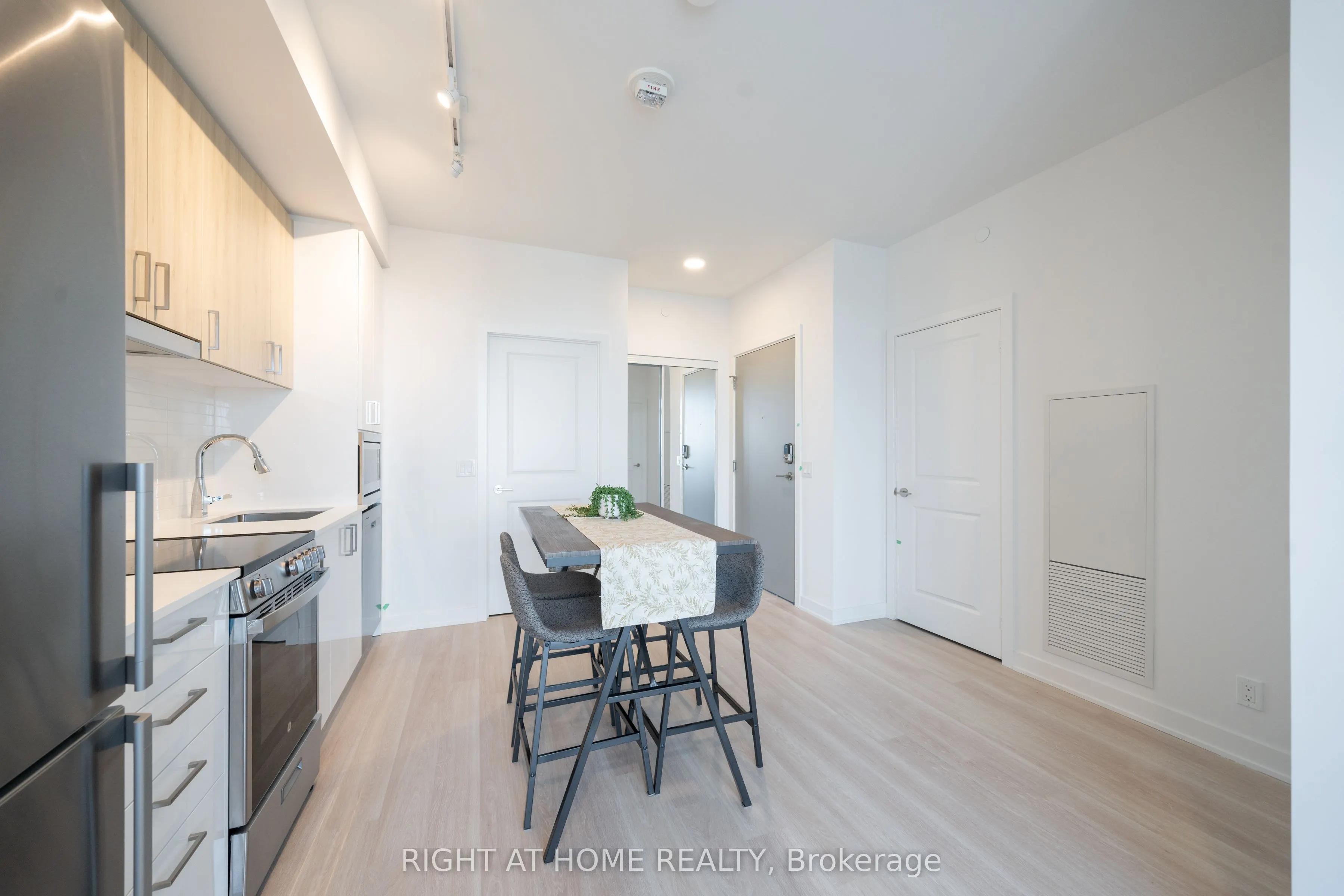50 Upper Mall Way #2406