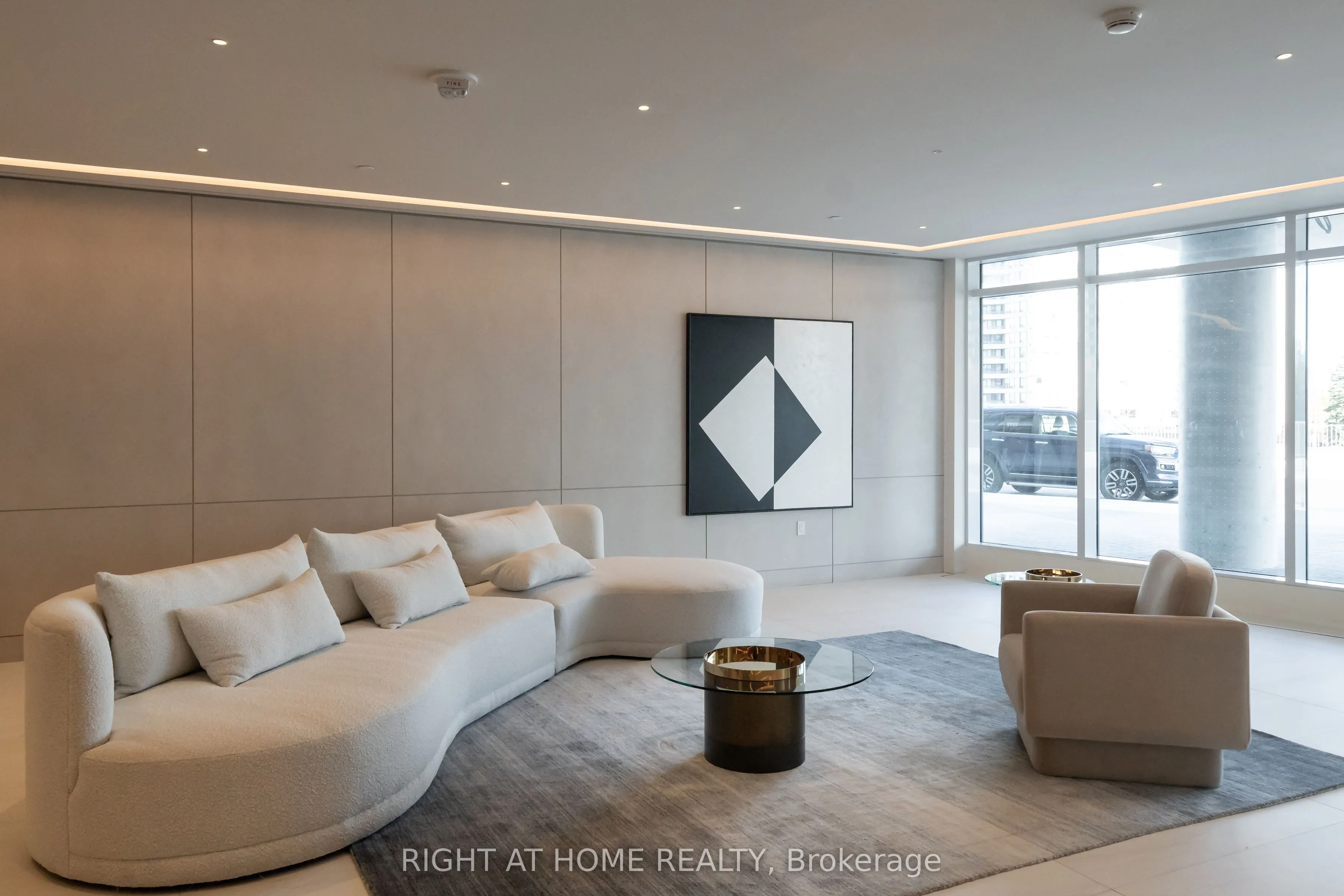 50 Upper Mall Way #2406
