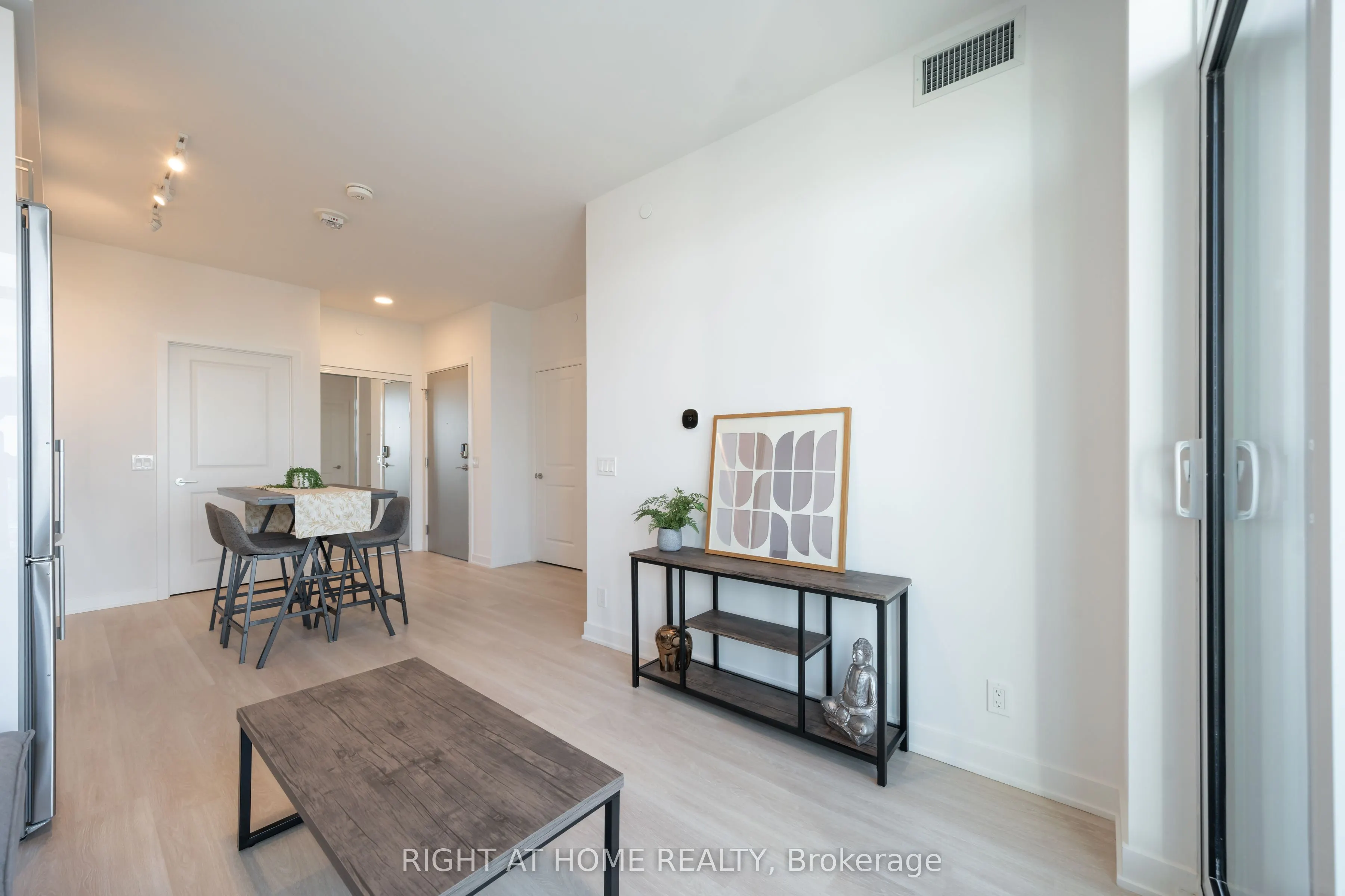 50 Upper Mall Way #2406