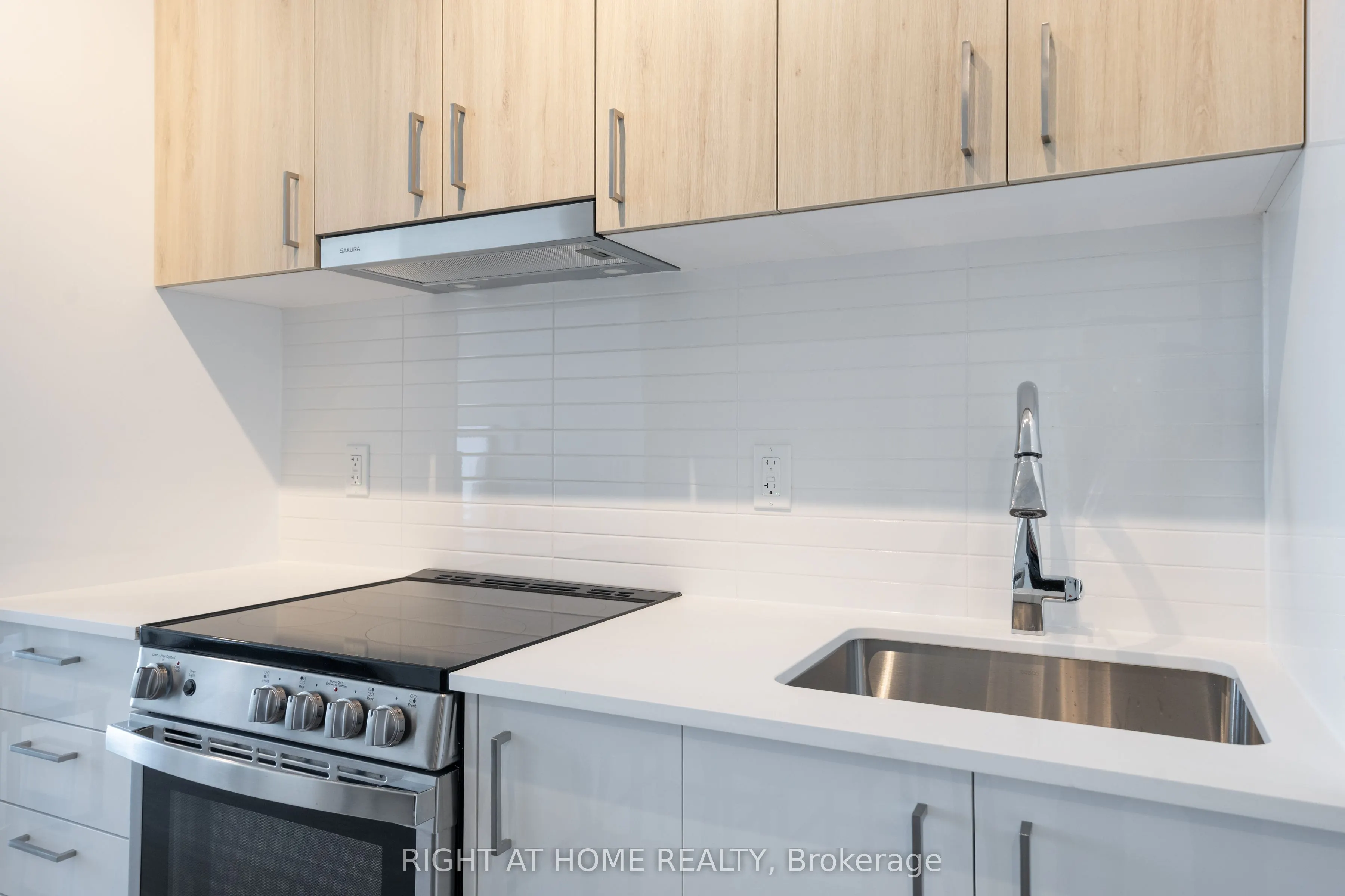 50 Upper Mall Way #2406