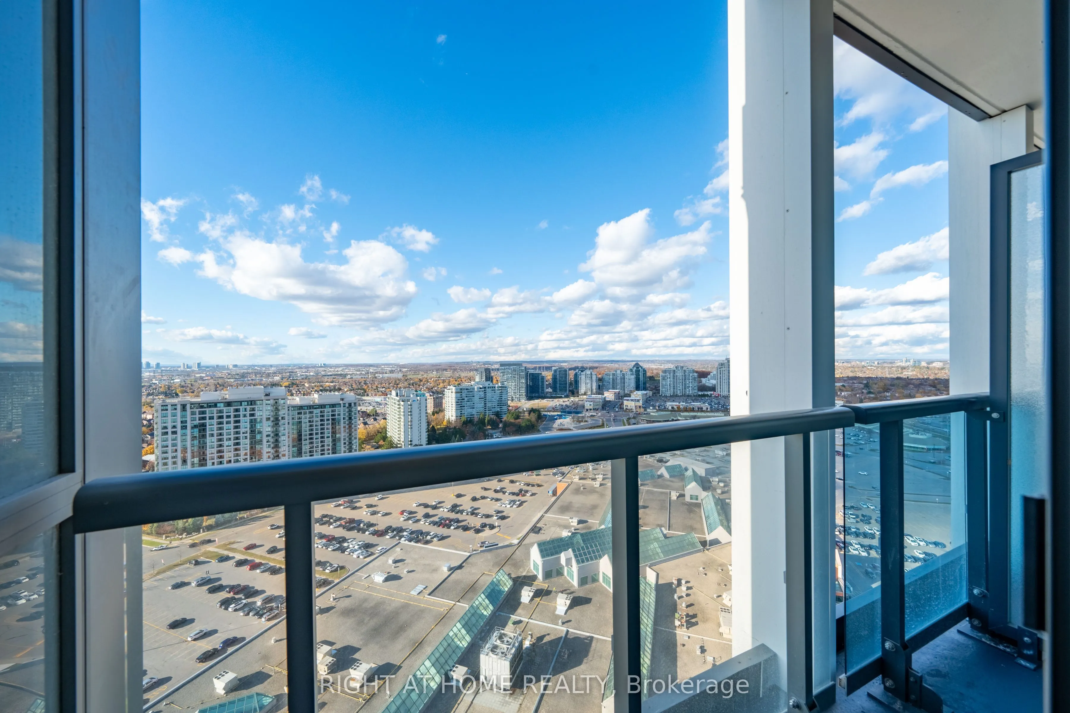 50 Upper Mall Way #2406