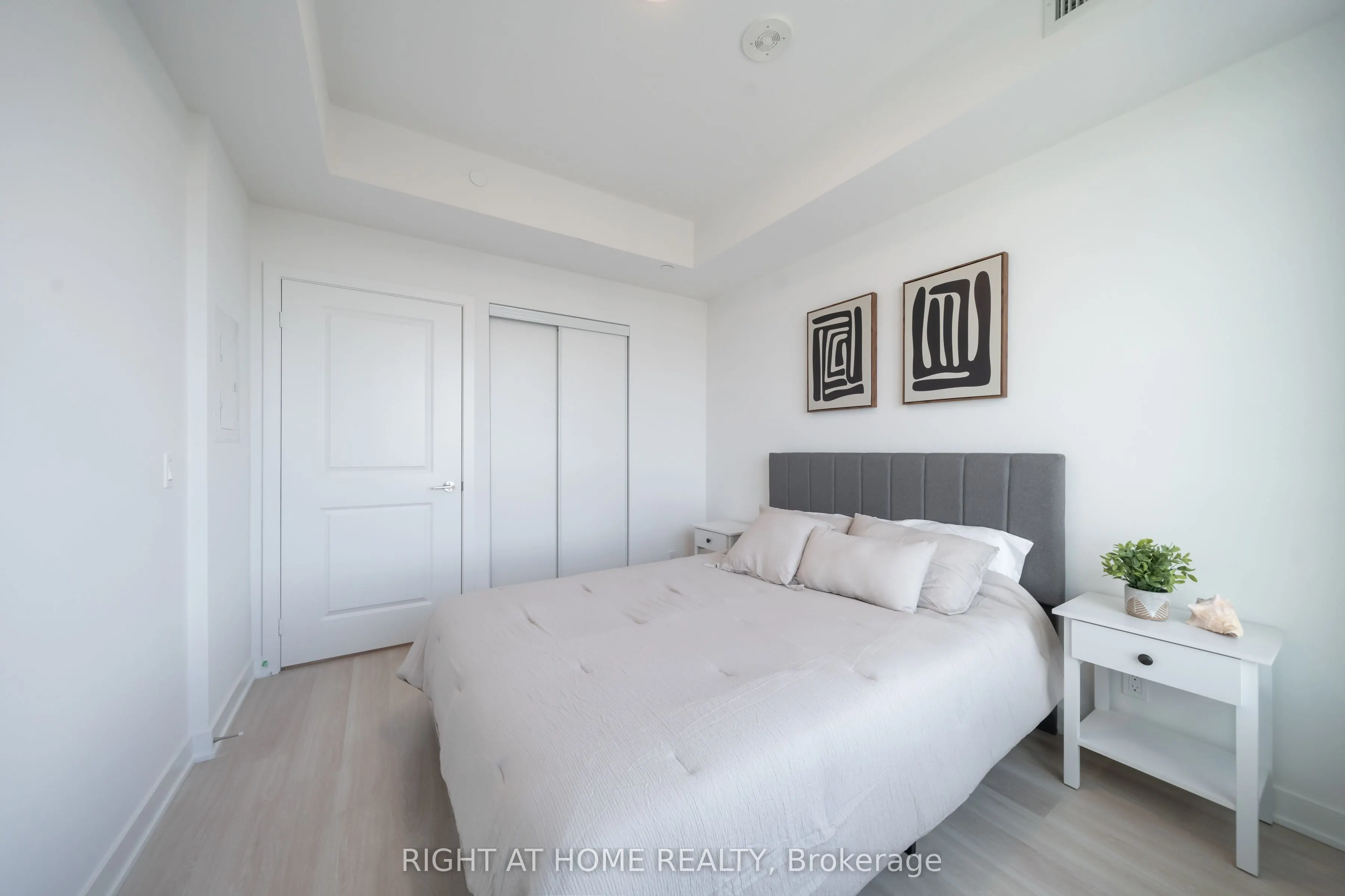 50 Upper Mall Way #2406