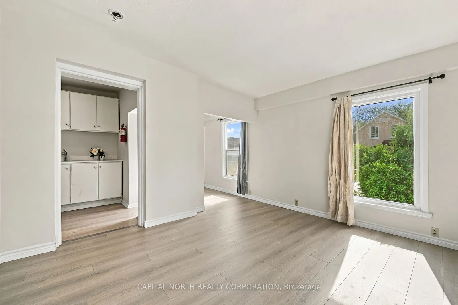 104 Wellington Street E #2