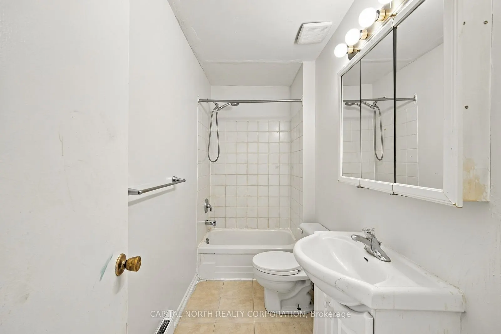 104 Wellington Street E #2