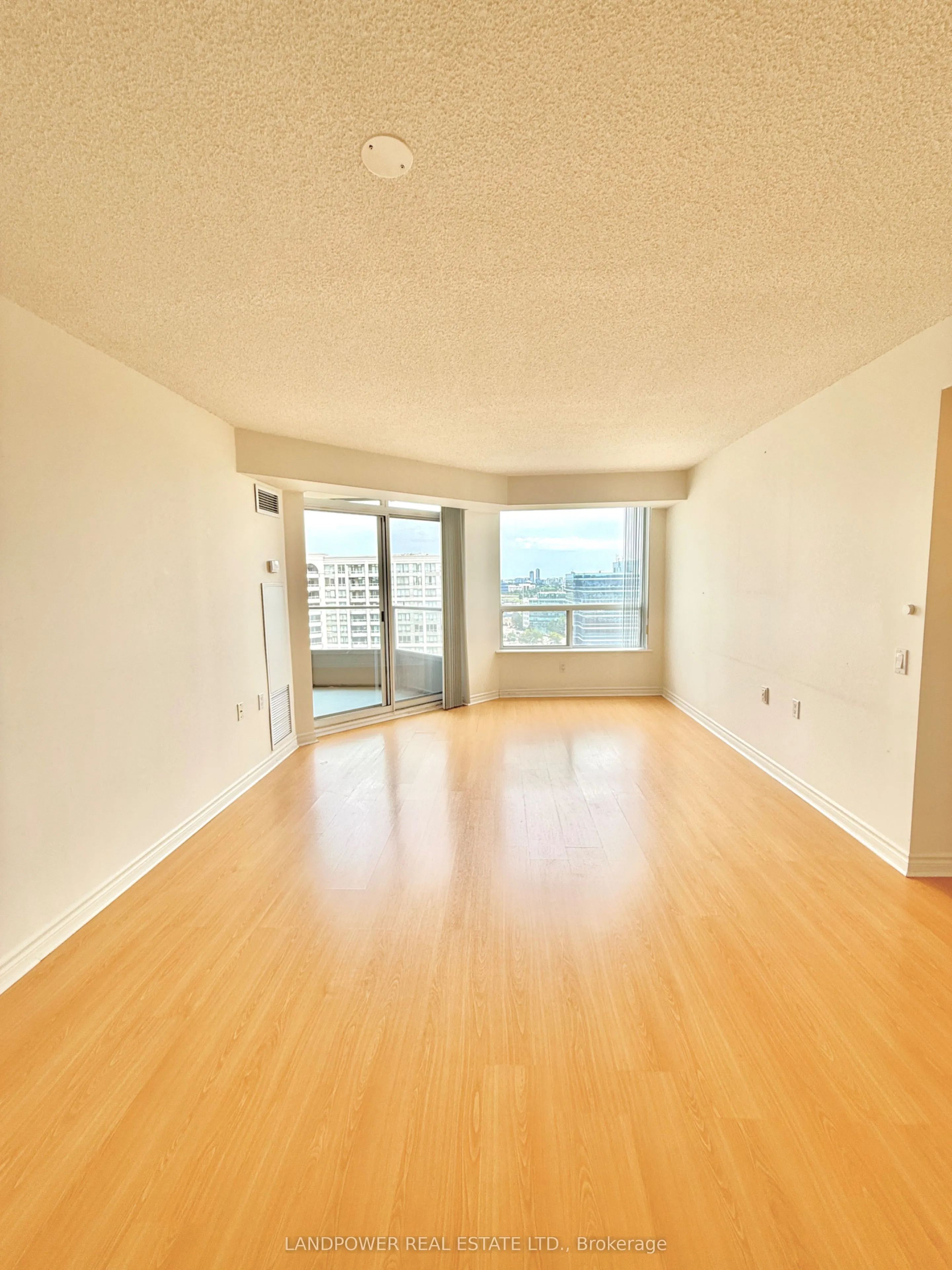 9015 Leslie Street #1202
