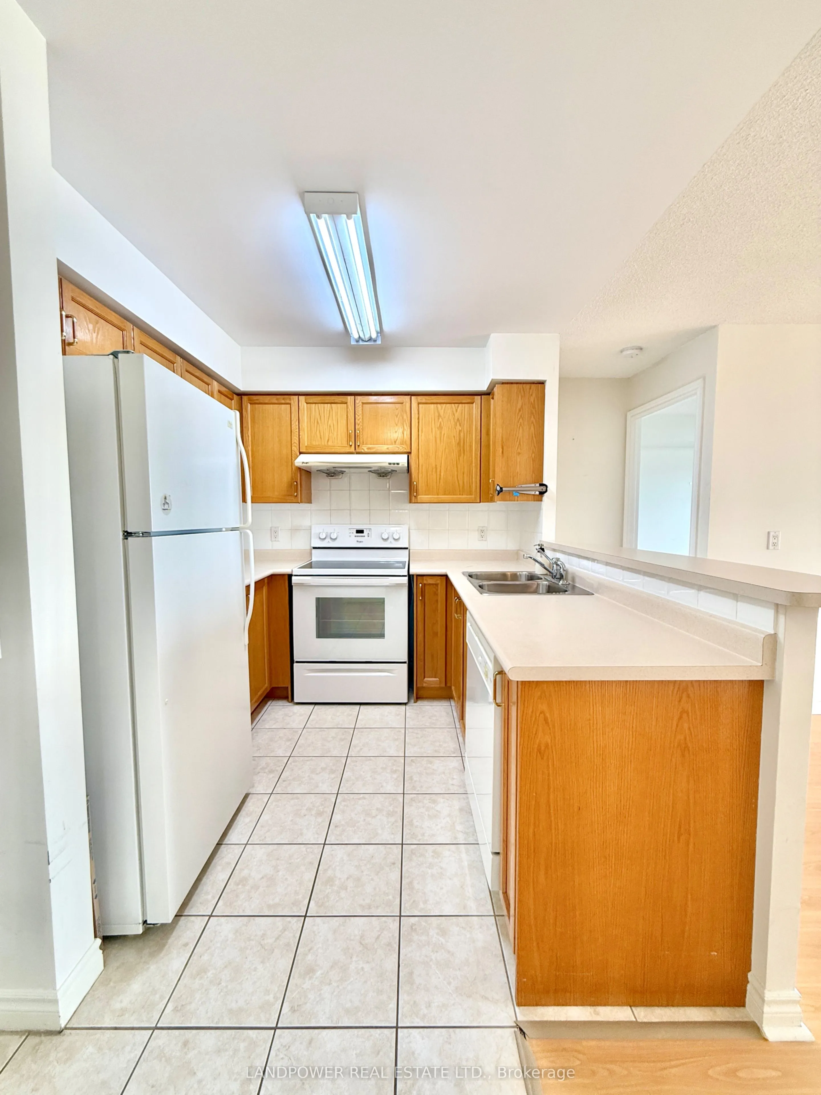 9015 Leslie Street #1202