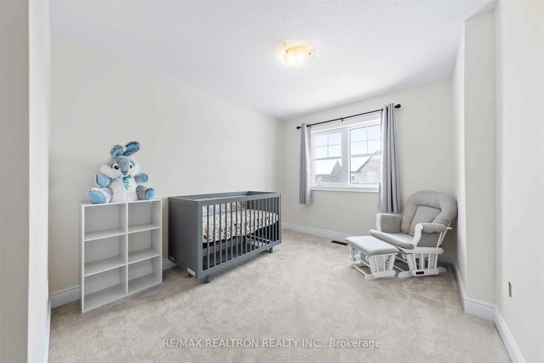 1172 Peelar Crescent