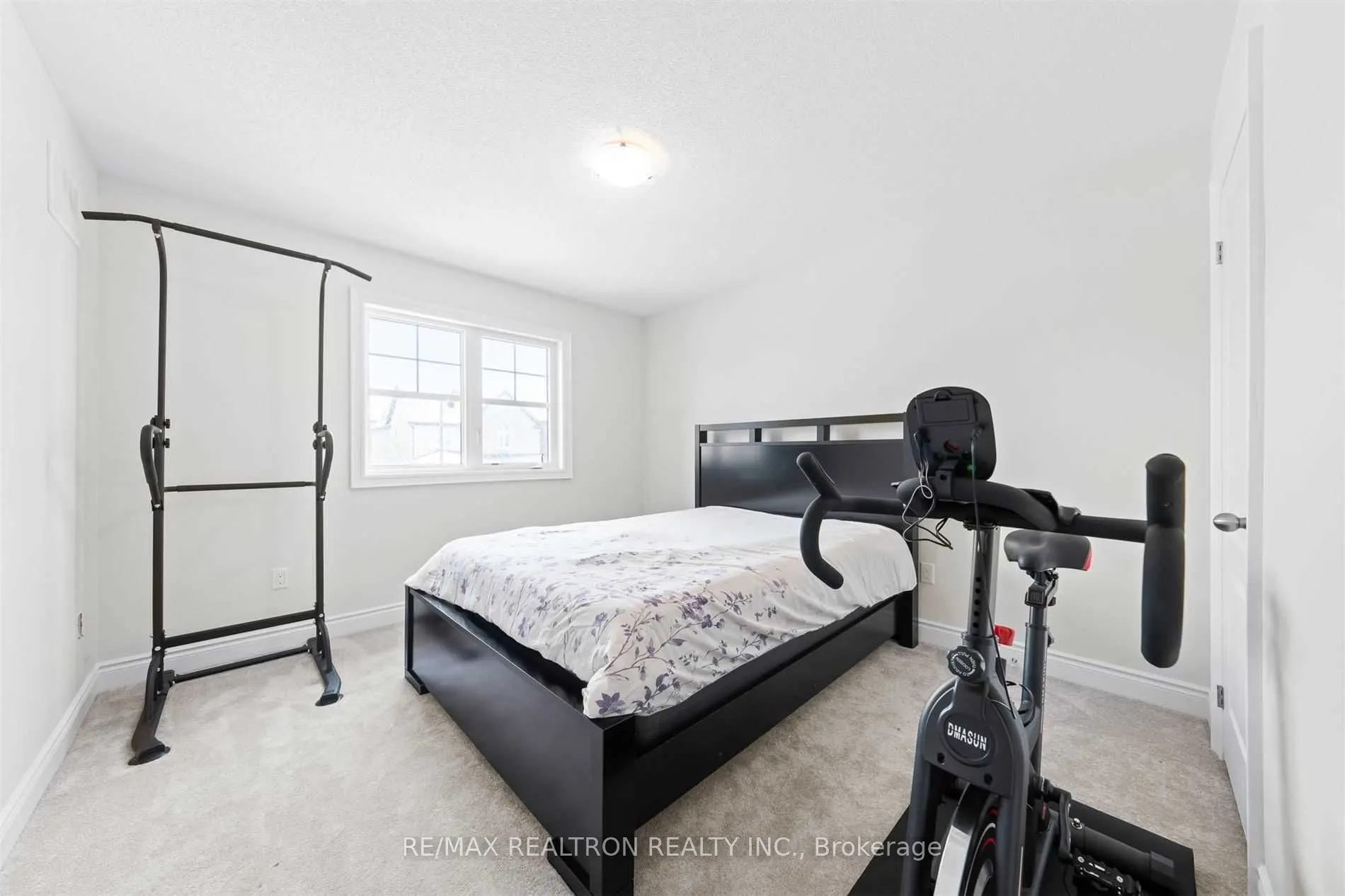 1172 Peelar Crescent