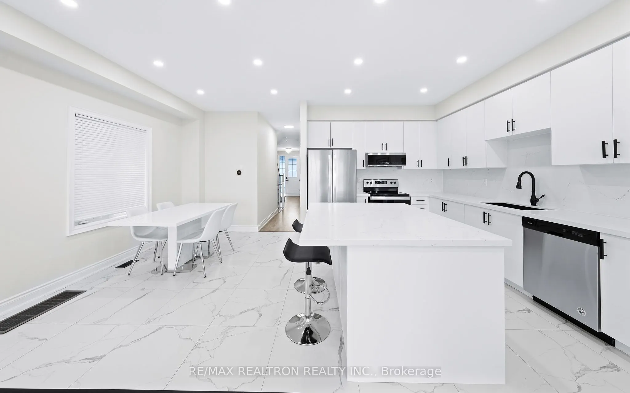 1172 Peelar Crescent
