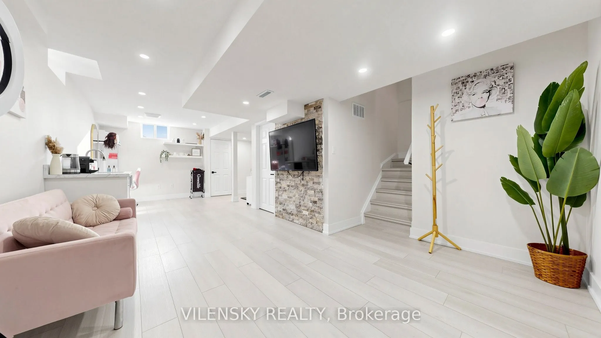 66 Catalpa Crescent