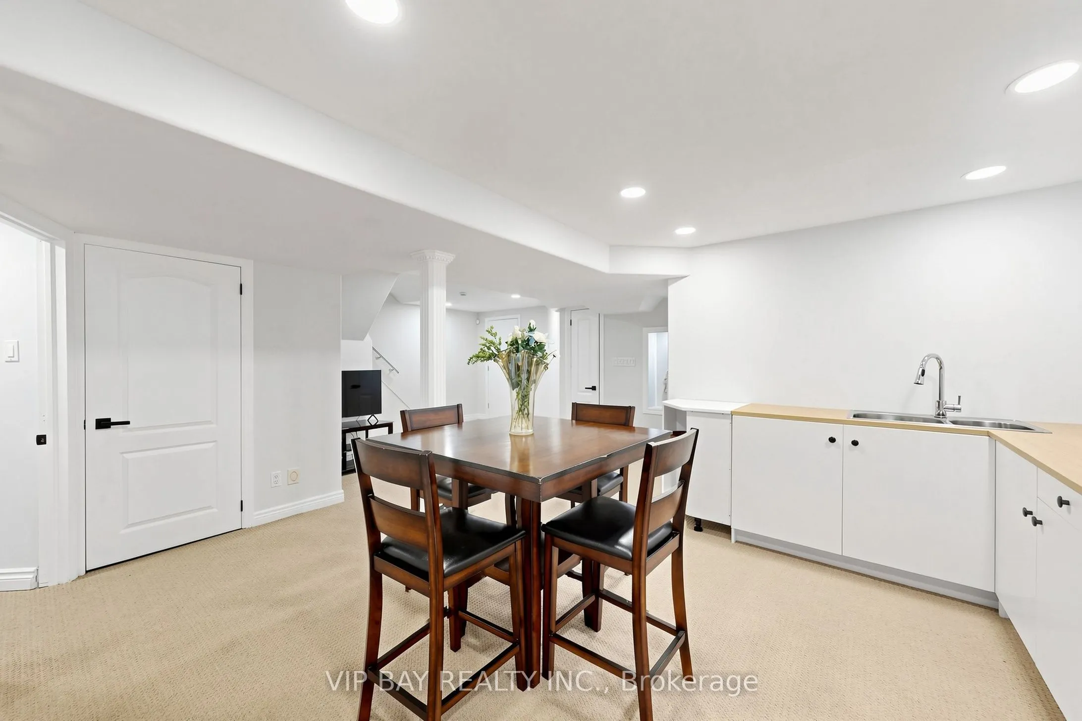 77 Amberview Drive