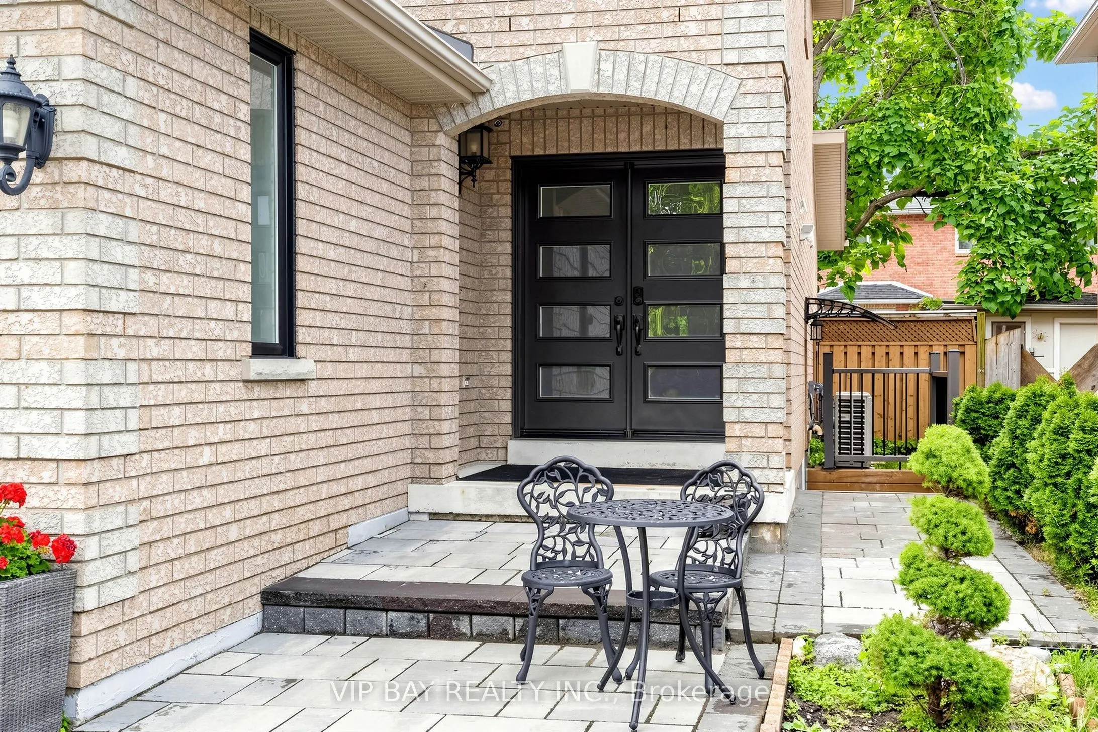 77 Amberview Drive